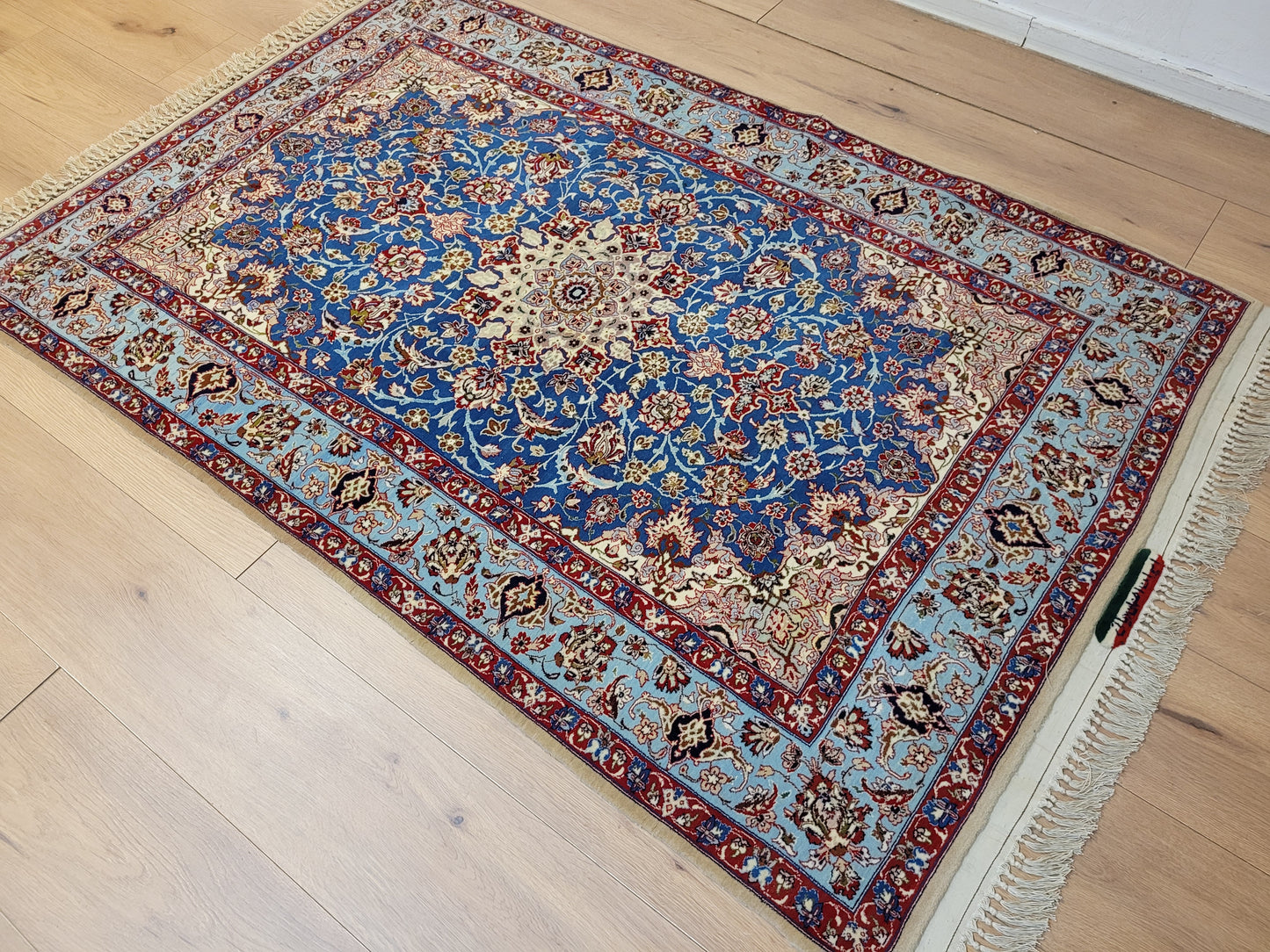 Isfahan Teppich Korkwolle mit Seide feine Knüpfung signiert