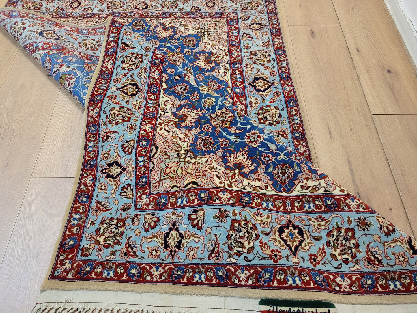 Isfahan Teppich Korkwolle mit Seide feine Knüpfung signiert