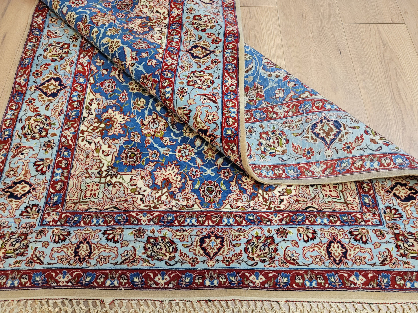 Isfahan Teppich Korkwolle mit Seide feine Knüpfung signiert