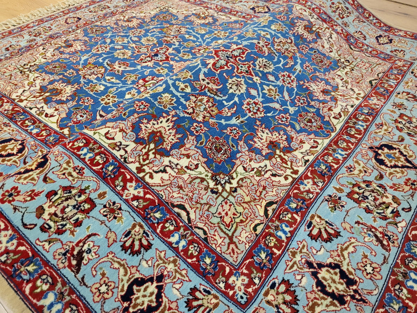 Isfahan Teppich Korkwolle mit Seide feine Knüpfung signiert