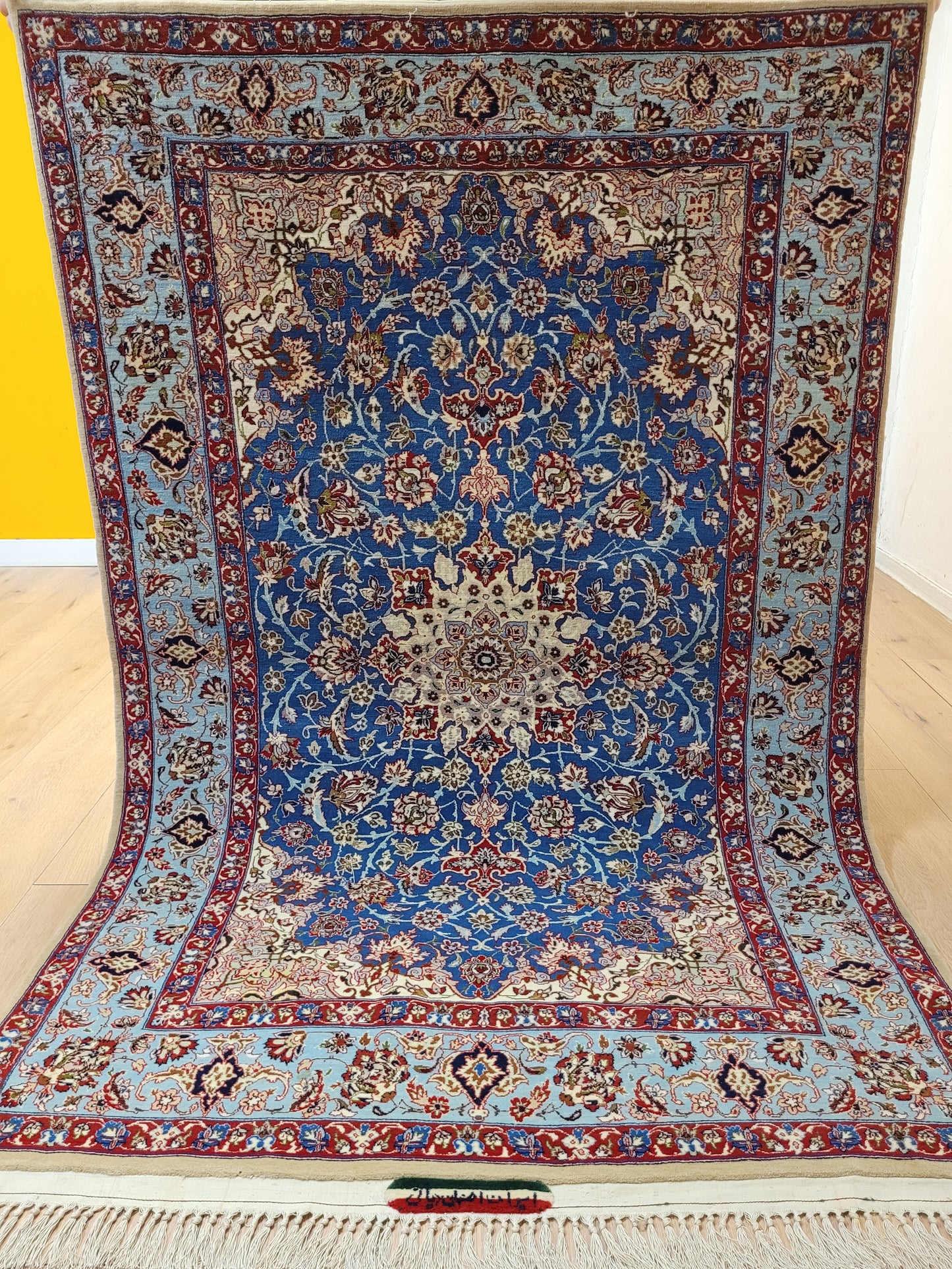 Isfahan Teppich Korkwolle mit Seide feine Knüpfung signiert