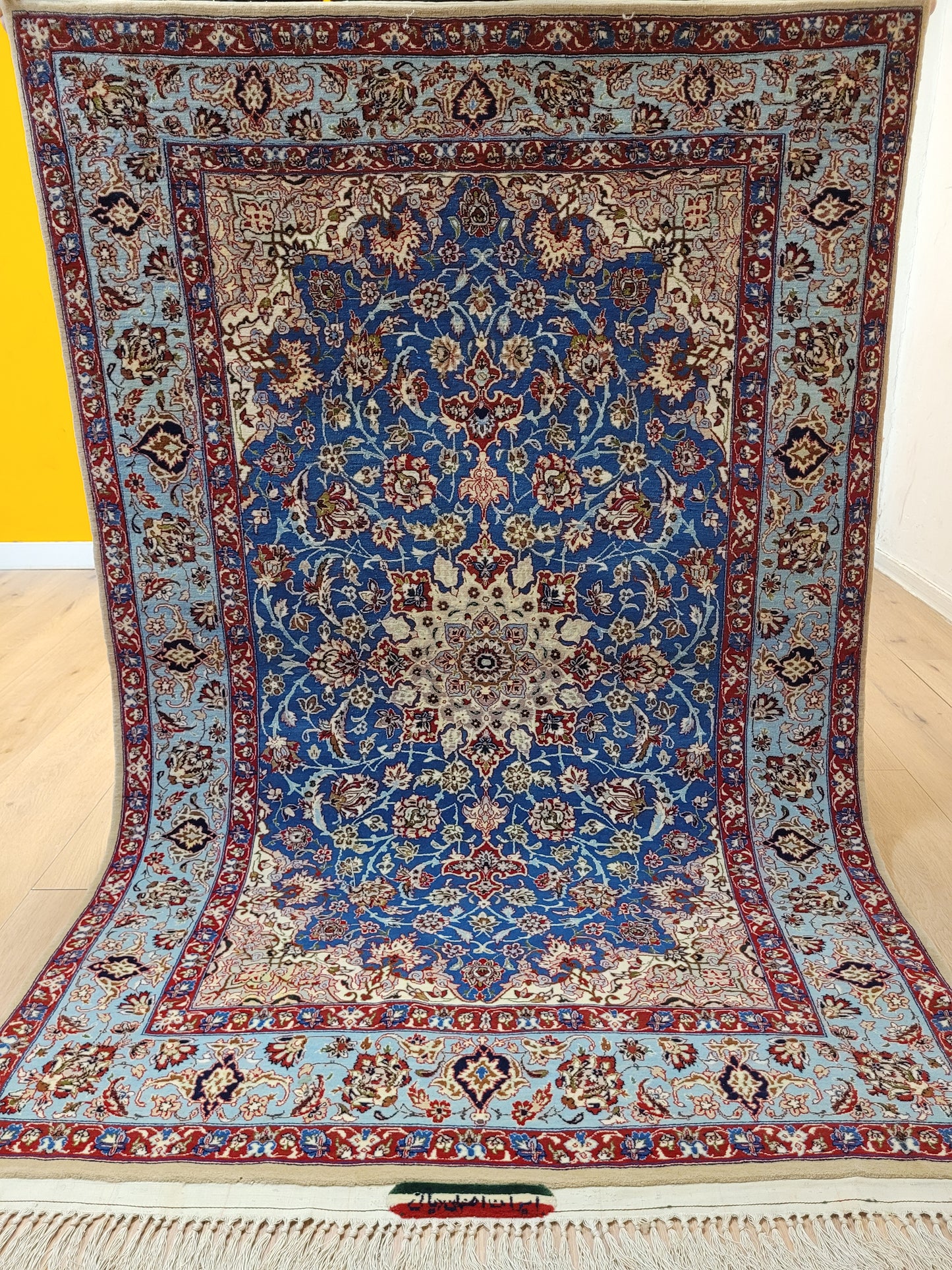 Isfahan Teppich Korkwolle mit Seide feine Knüpfung signiert