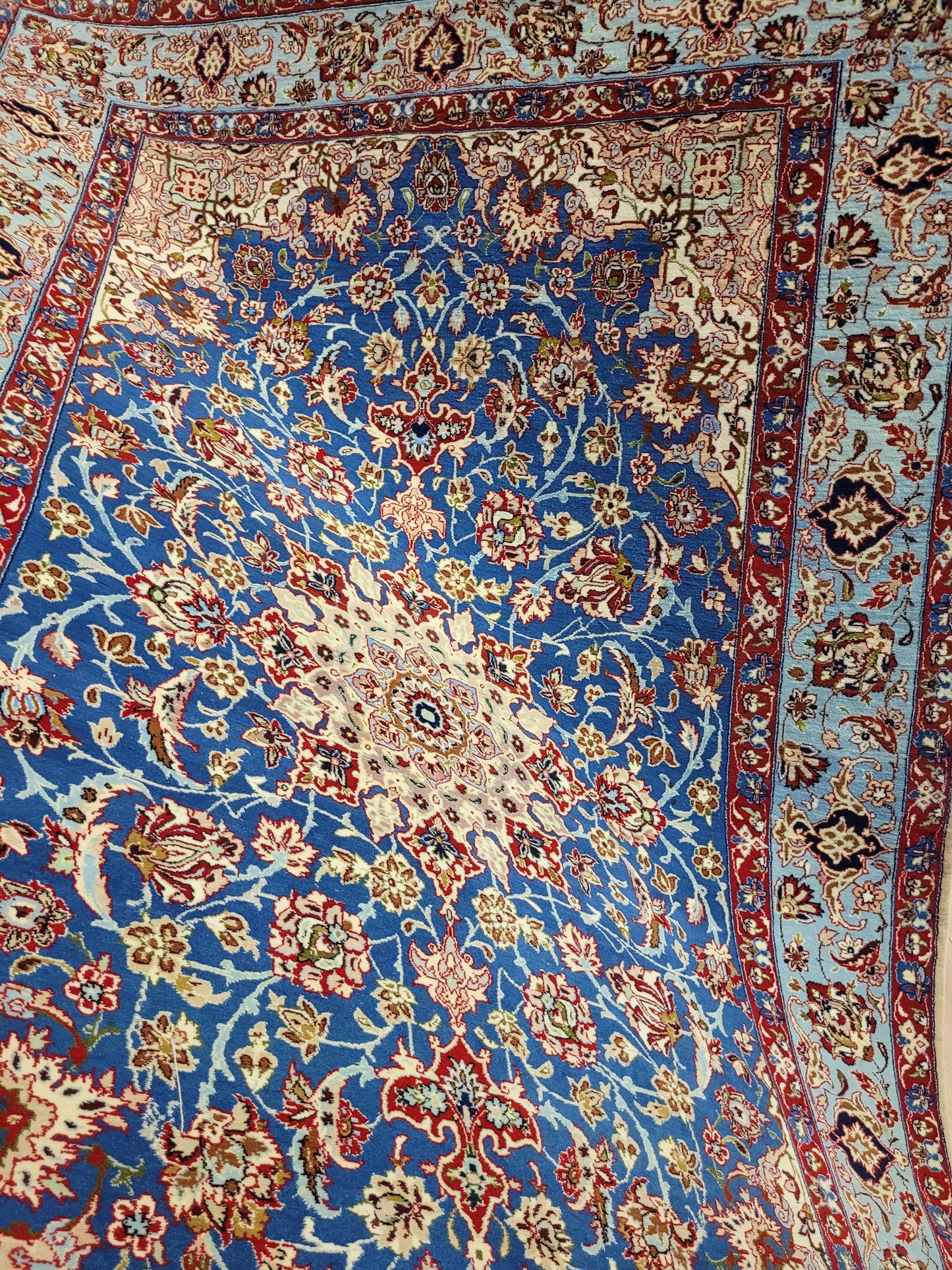 Isfahan Teppich Korkwolle mit Seide feine Knüpfung signiert