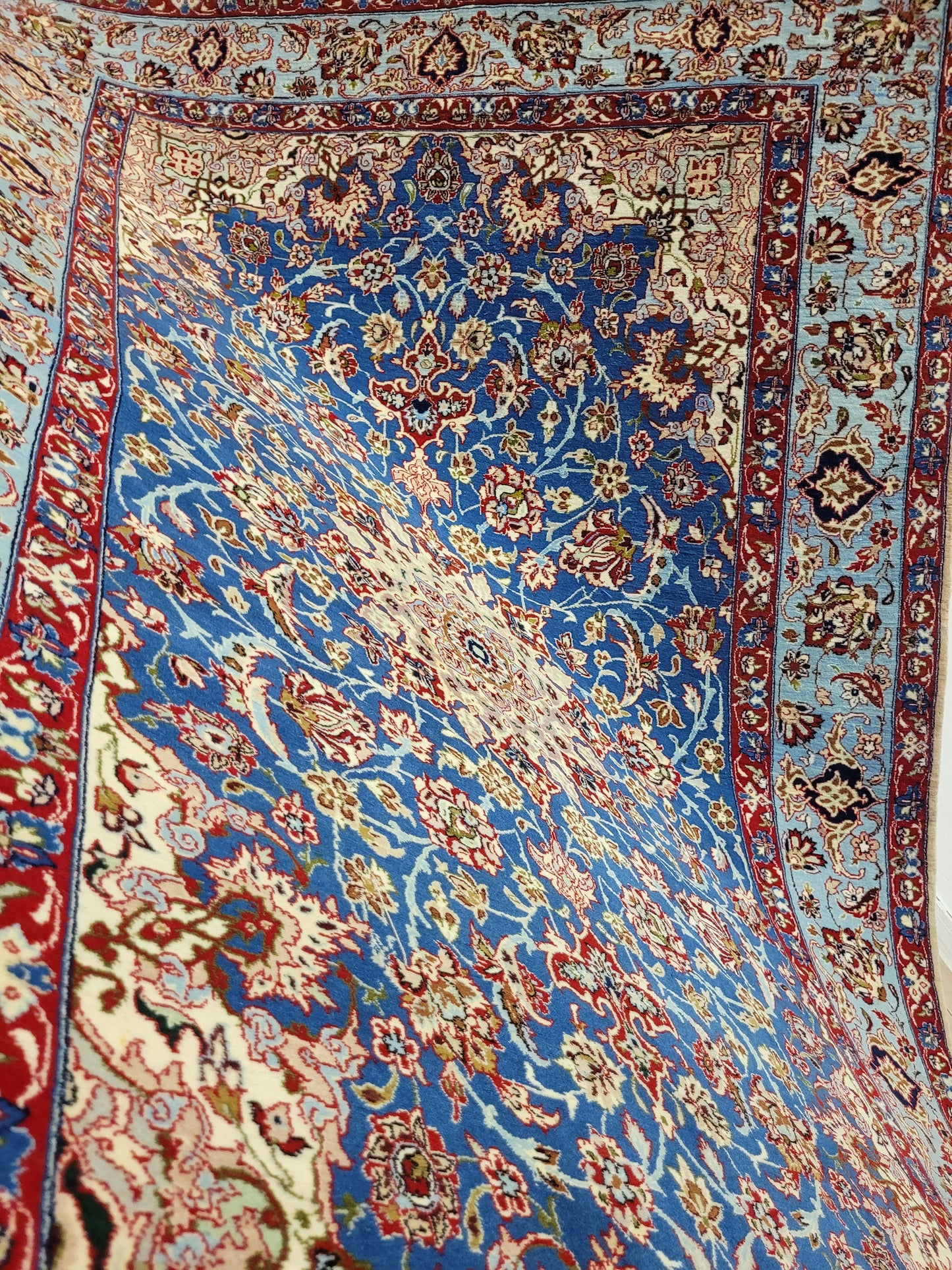 Isfahan Teppich Korkwolle mit Seide feine Knüpfung signiert