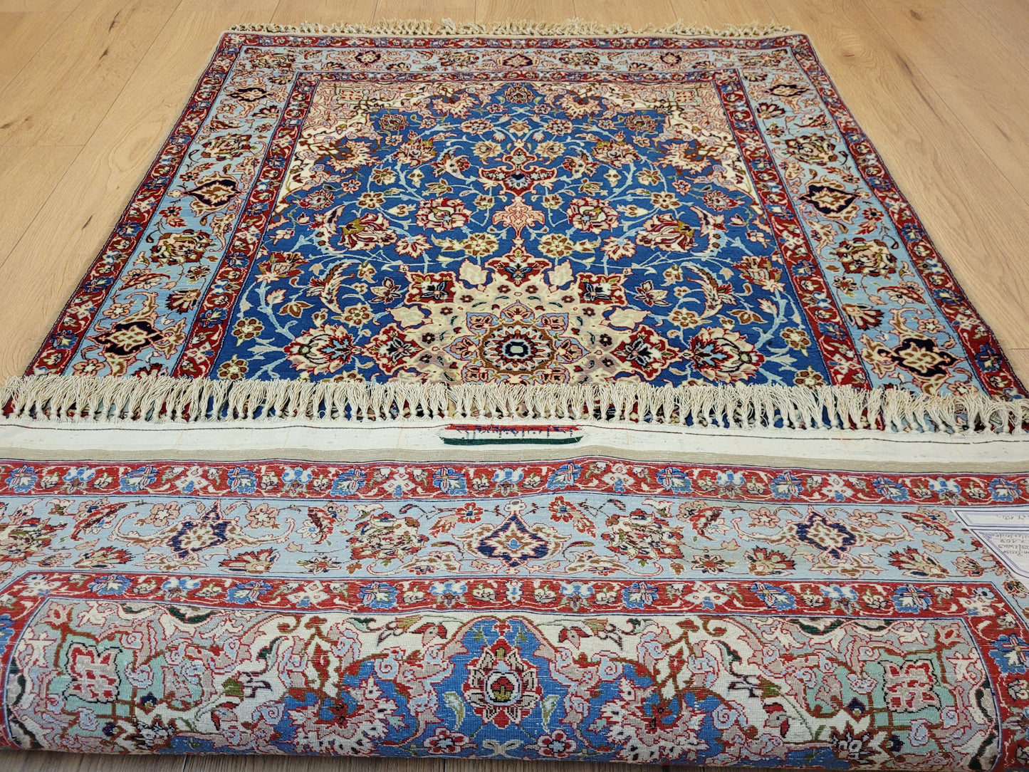 Isfahan Teppich Korkwolle mit Seide feine Knüpfung signiert