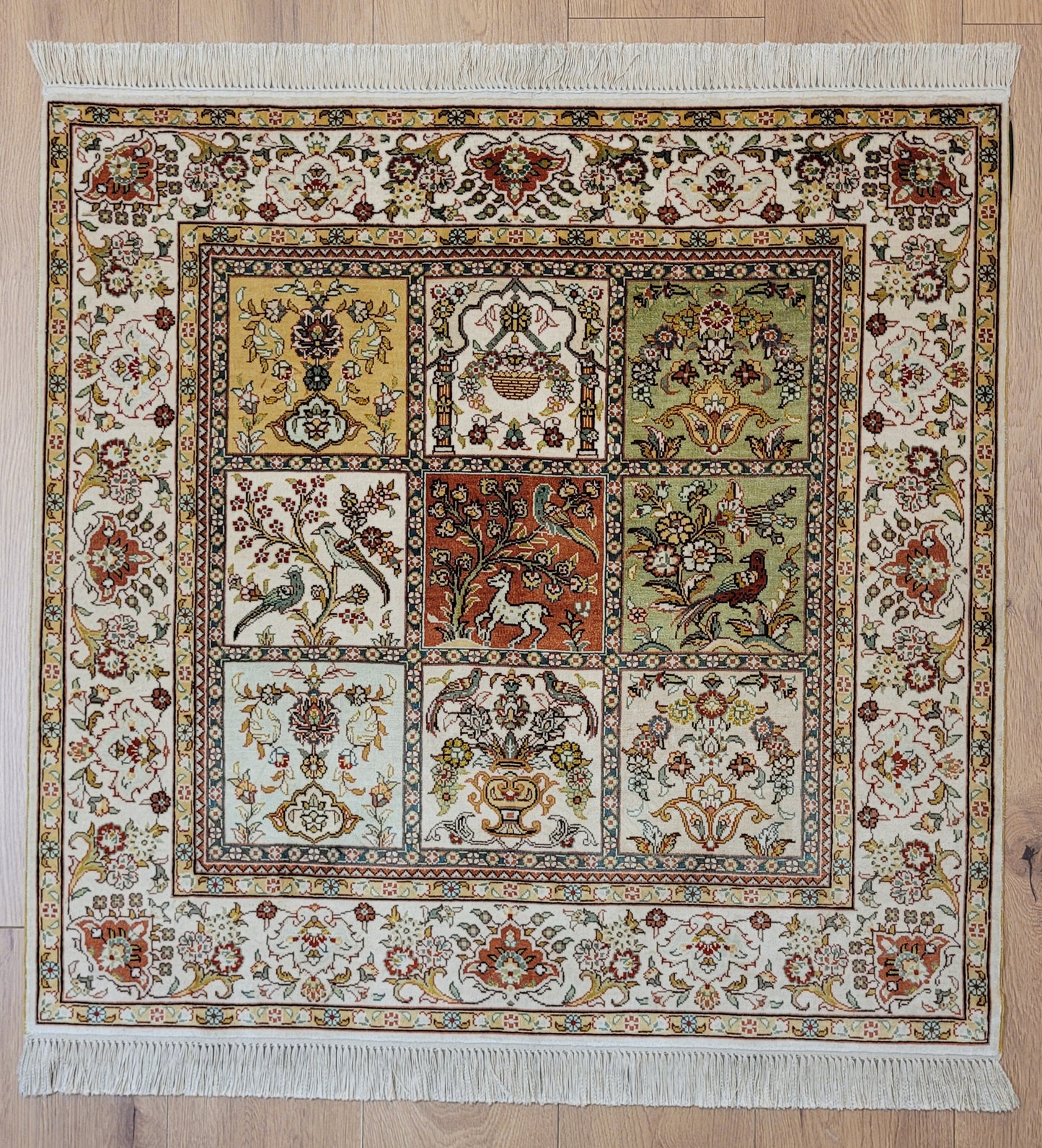 Hereke Teppich Seide auf Seide feine Knüpfung Gartenmotive