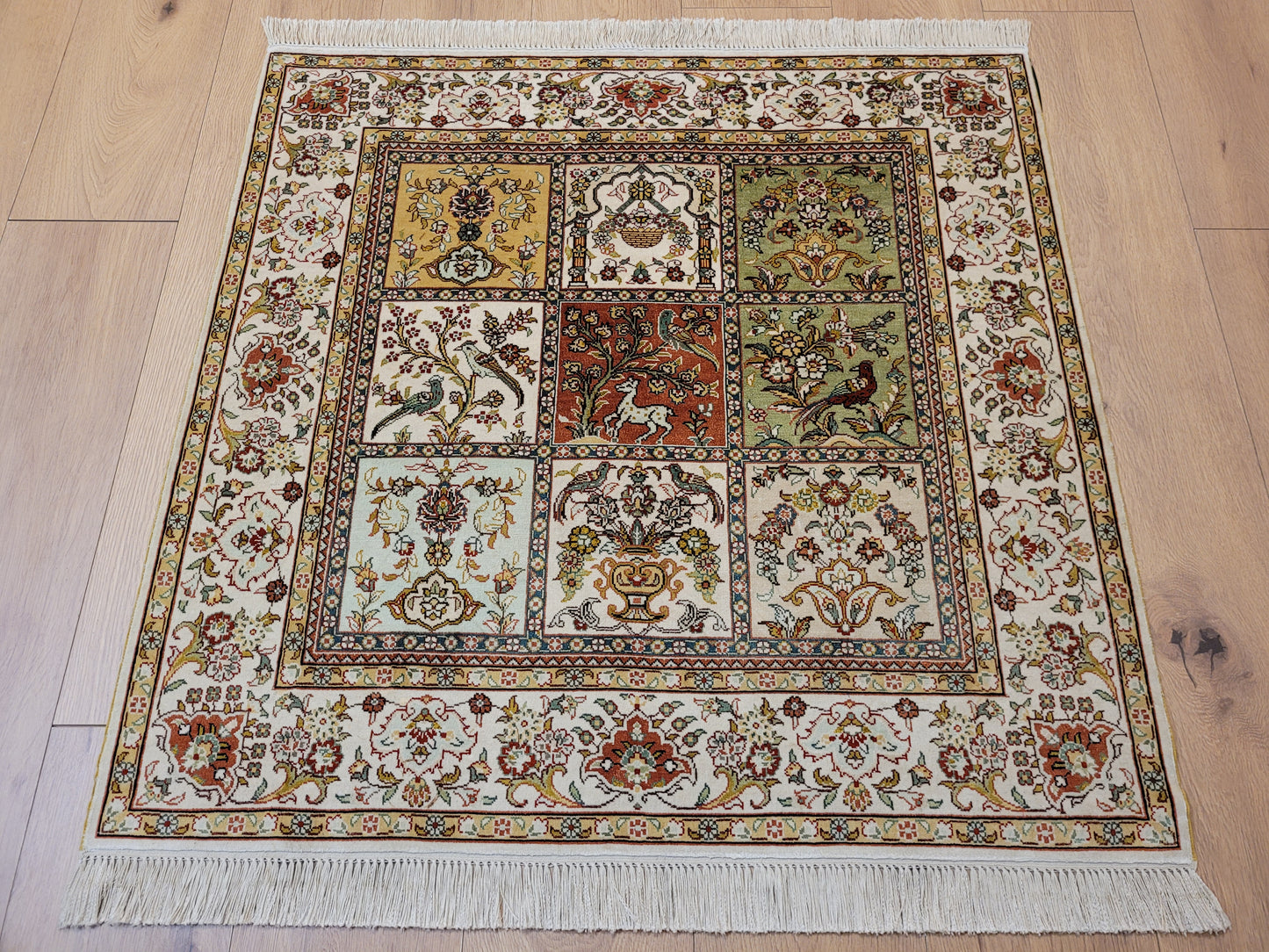 Hereke Teppich Seide auf Seide feine Knüpfung Gartenmotive