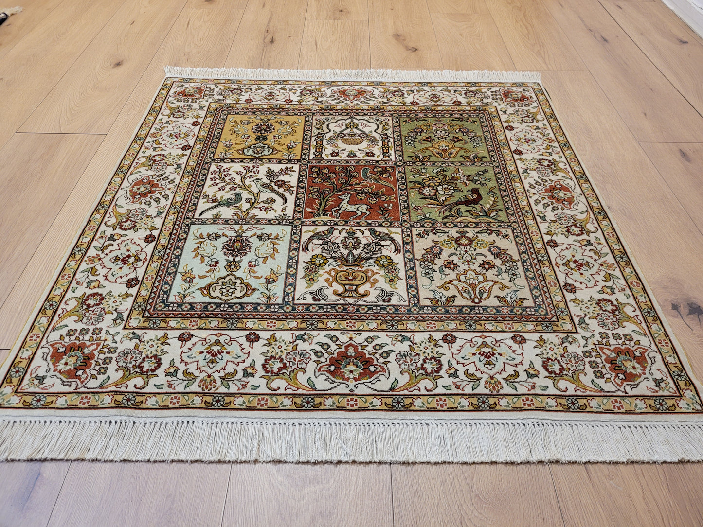 Hereke Teppich Seide auf Seide feine Knüpfung Gartenmotive