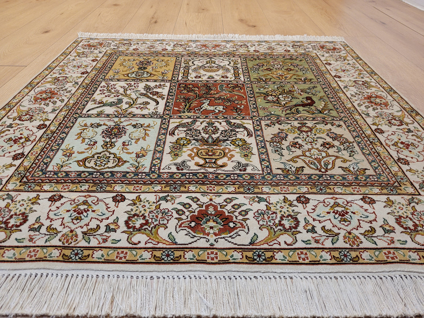 Hereke Teppich Seide auf Seide feine Knüpfung Gartenmotive