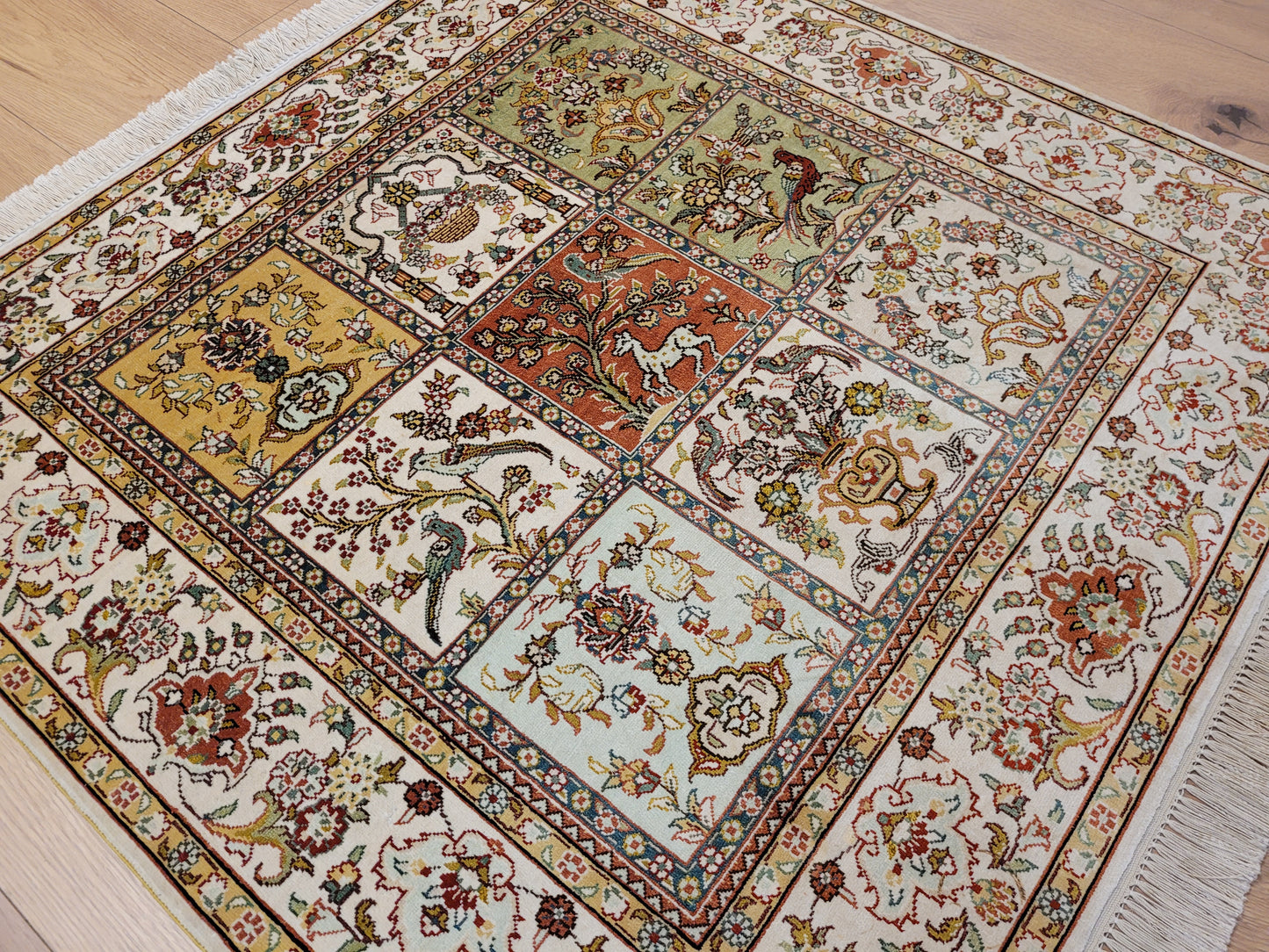 Hereke Teppich Seide auf Seide feine Knüpfung Gartenmotive