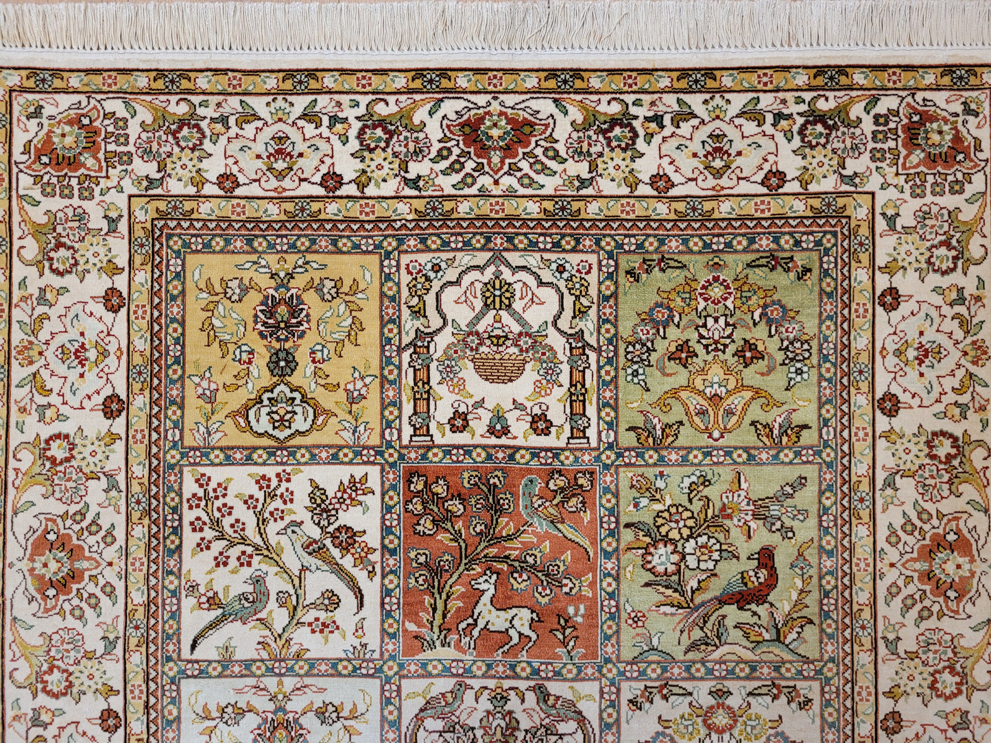 Hereke Teppich Seide auf Seide feine Knüpfung Gartenmotive