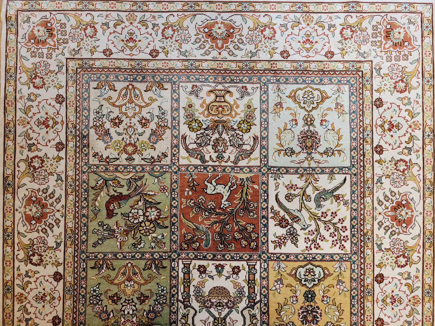 Hereke Teppich Seide auf Seide feine Knüpfung Gartenmotive