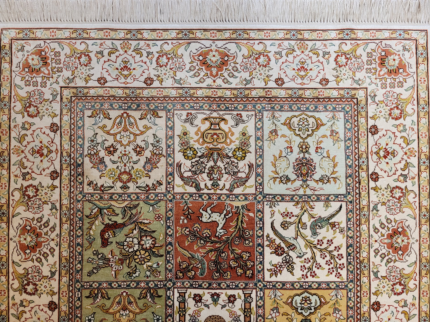 Hereke Teppich Seide auf Seide feine Knüpfung Gartenmotive