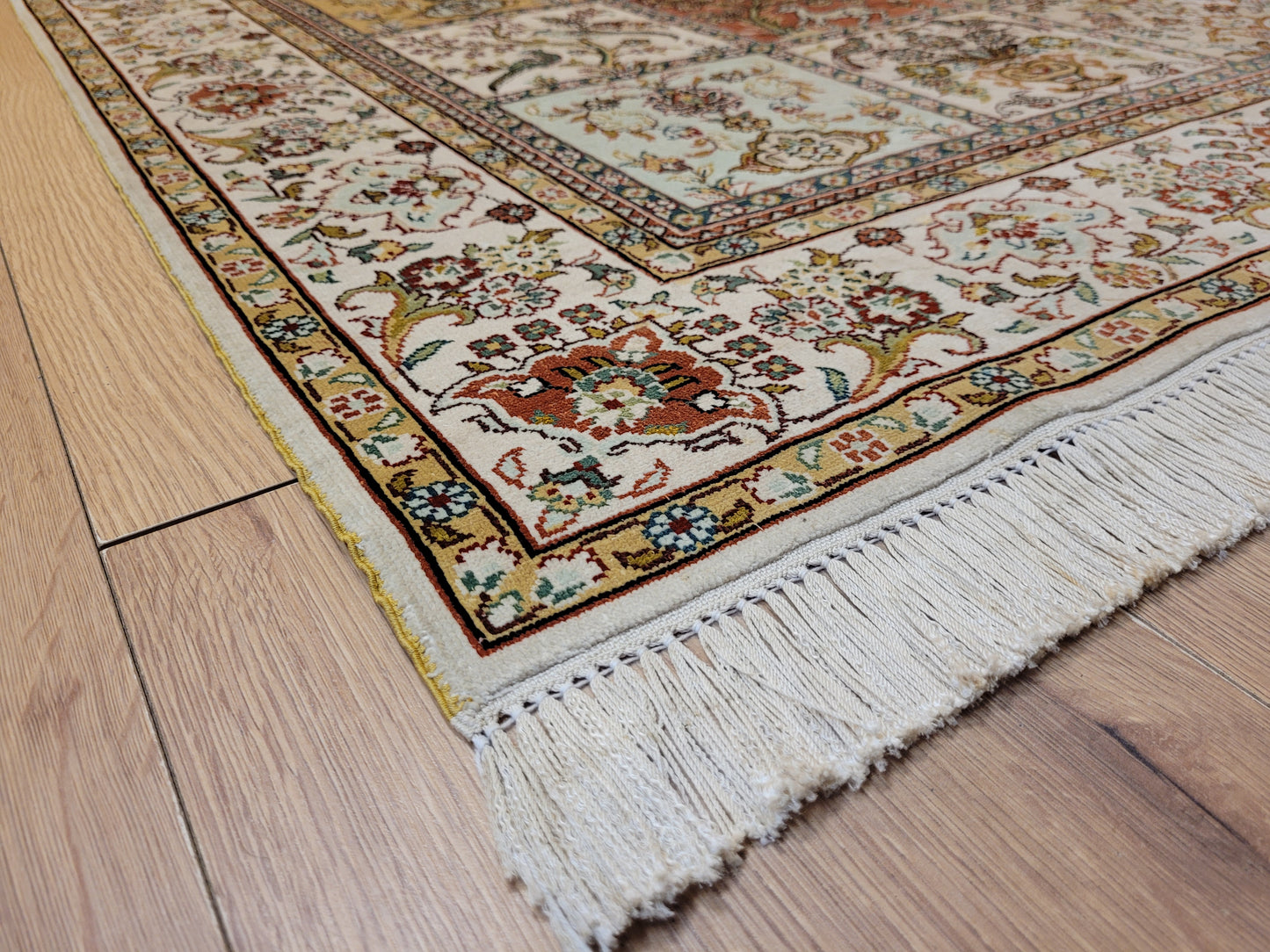 Hereke Teppich Seide auf Seide feine Knüpfung Gartenmotive