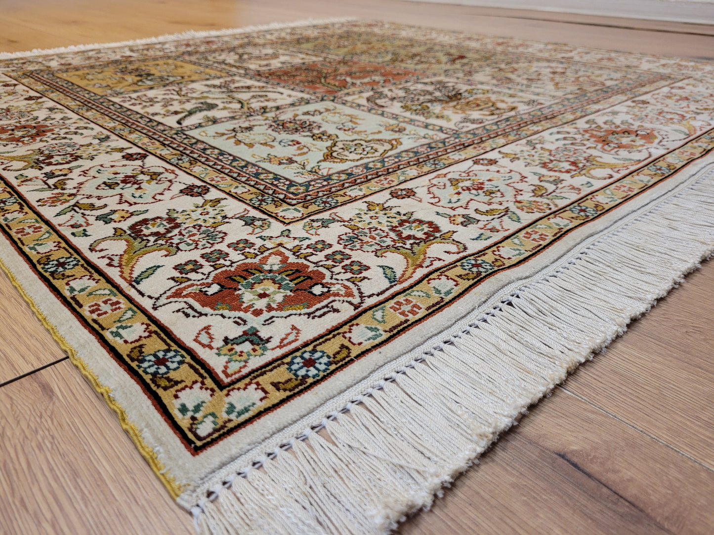 Hereke Teppich Seide auf Seide feine Knüpfung Gartenmotive