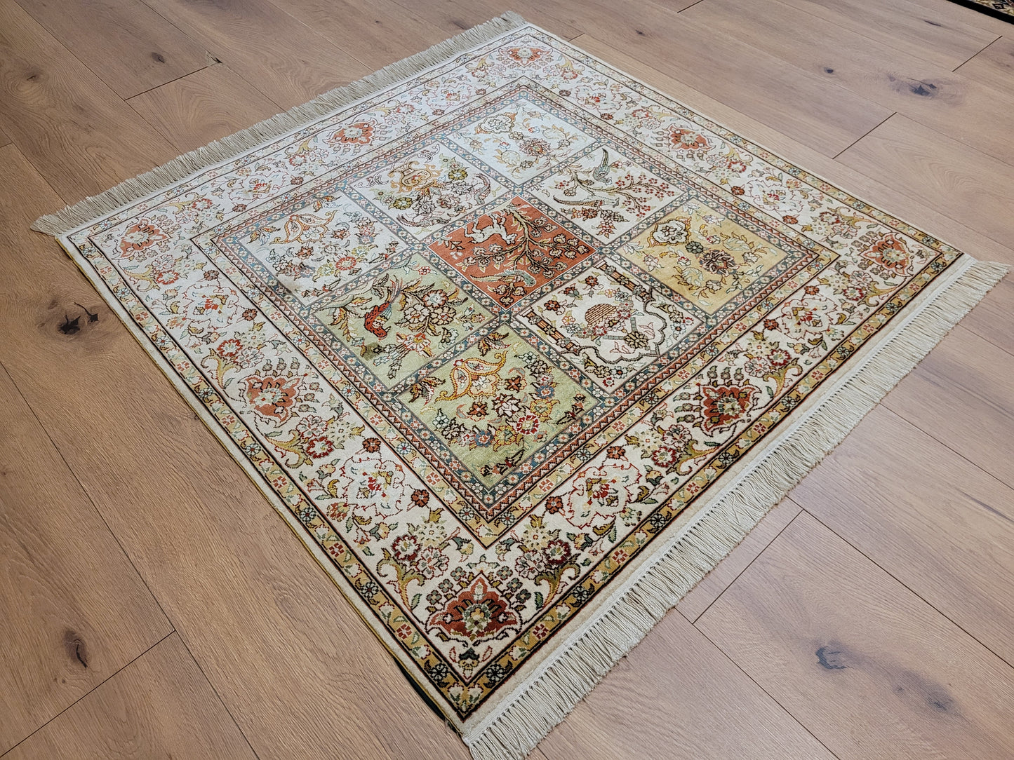 Hereke Teppich Seide auf Seide feine Knüpfung Gartenmotive