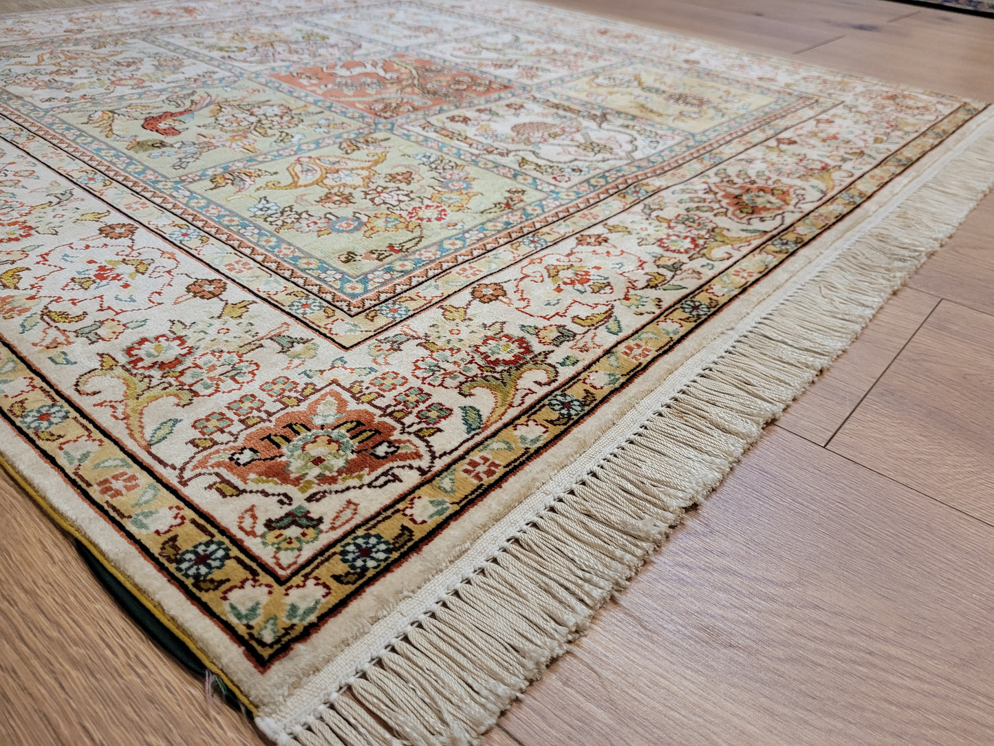 Hereke Teppich Seide auf Seide feine Knüpfung Gartenmotive