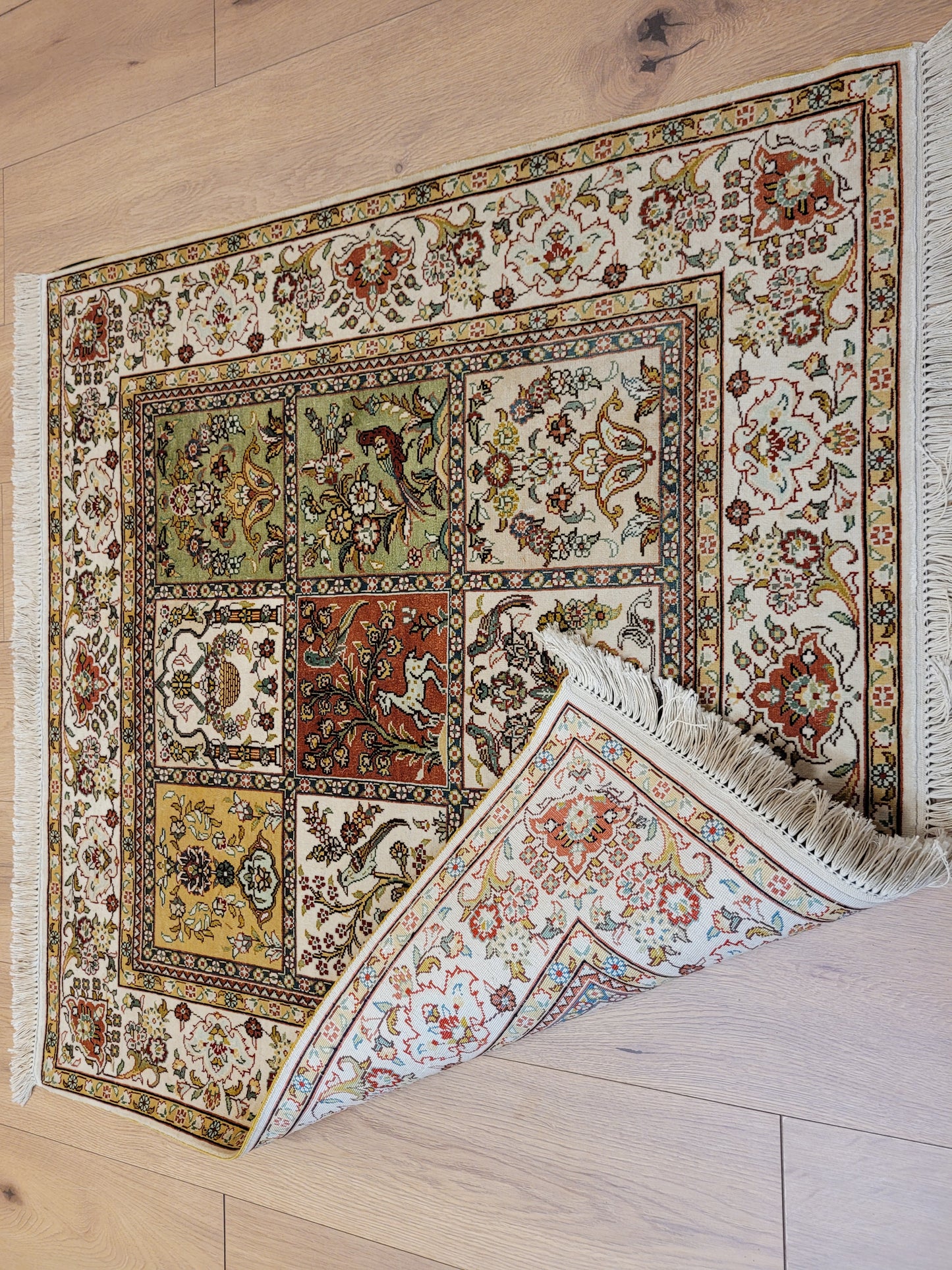 Hereke Teppich Seide auf Seide feine Knüpfung Gartenmotive