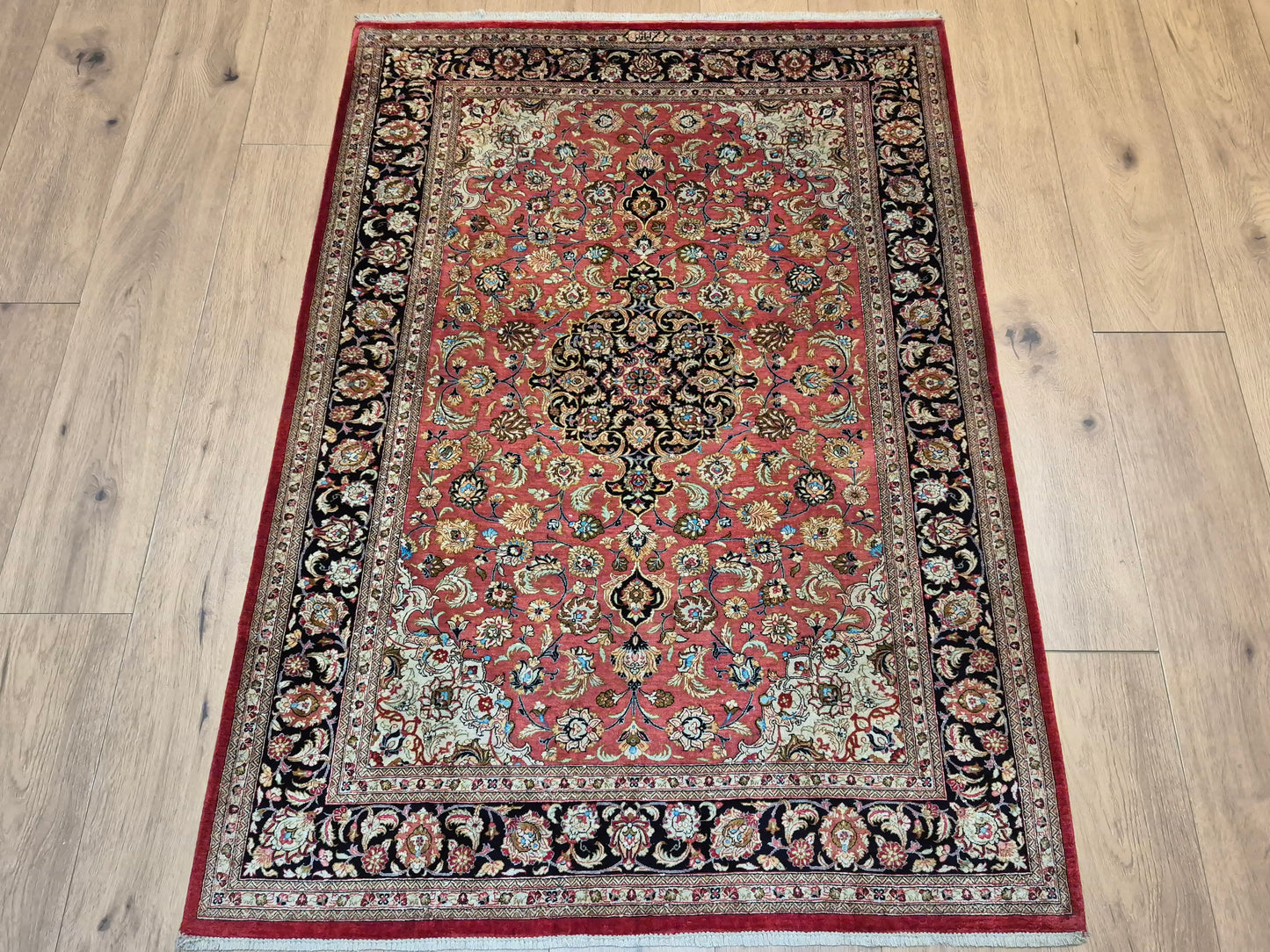 Ghom Teppich Seide auf Seide signiert floral fein