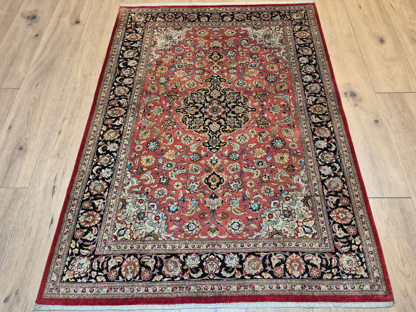 Ghom Teppich Seide auf Seide signiert floral fein