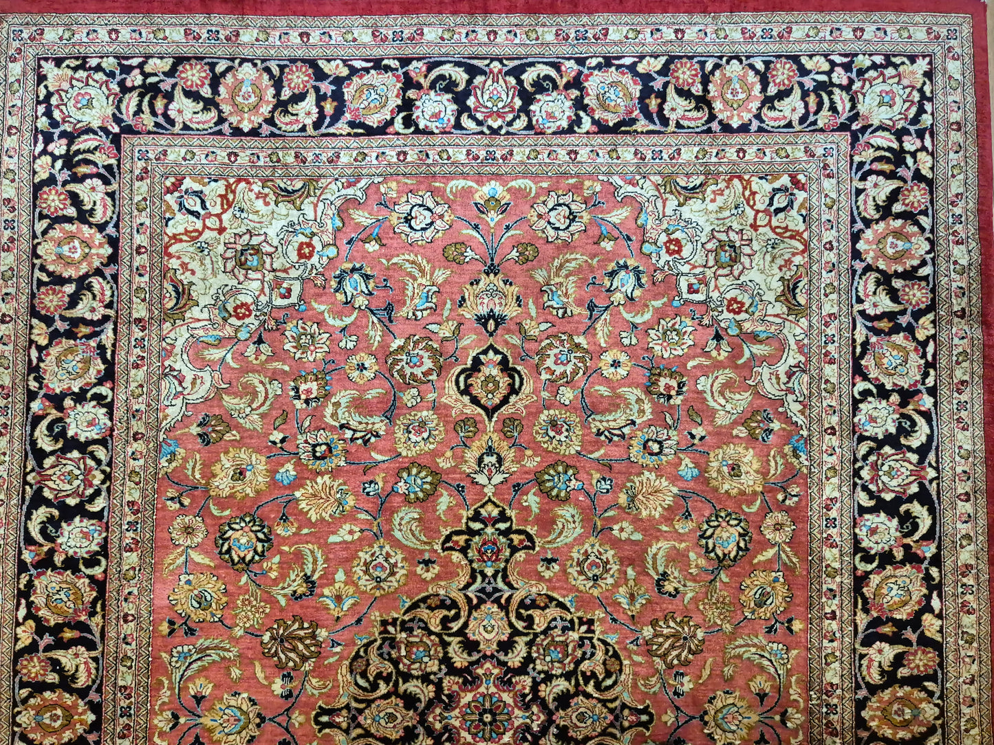 Ghom Teppich Seide auf Seide signiert floral fein