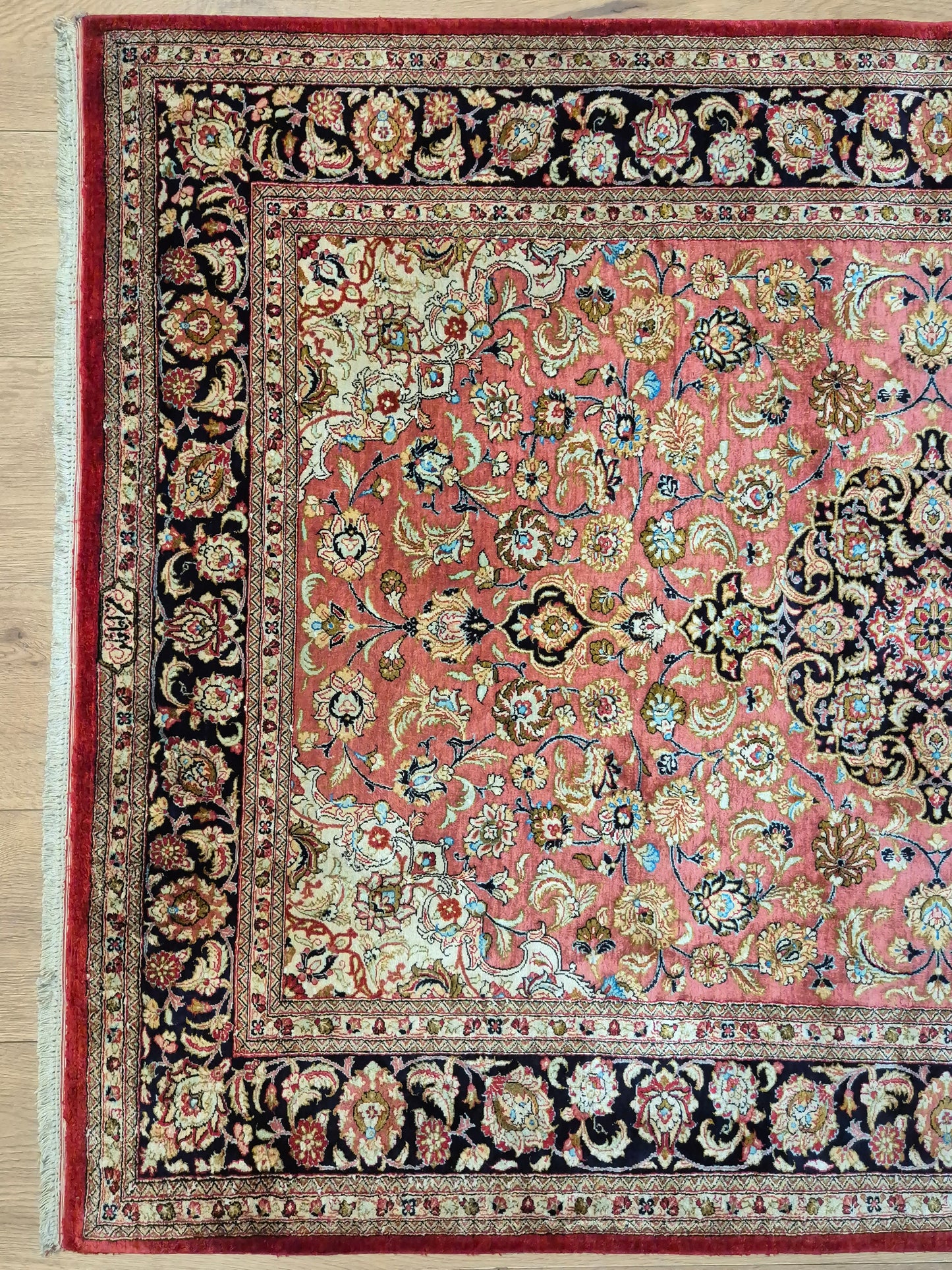 Ghom Teppich Seide auf Seide signiert floral fein