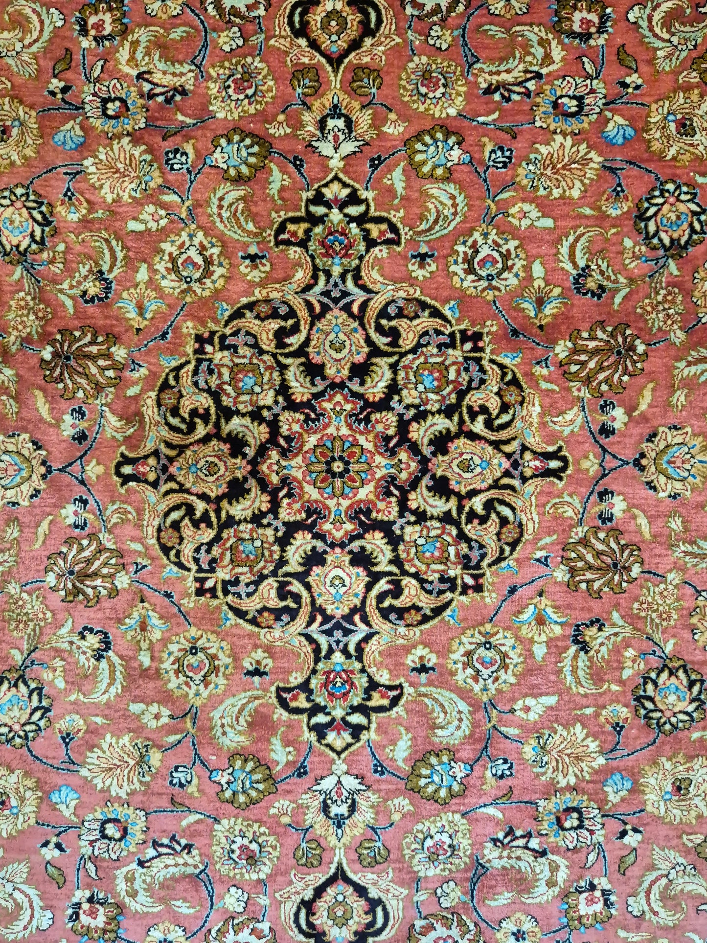 Ghom Teppich Seide auf Seide signiert floral fein