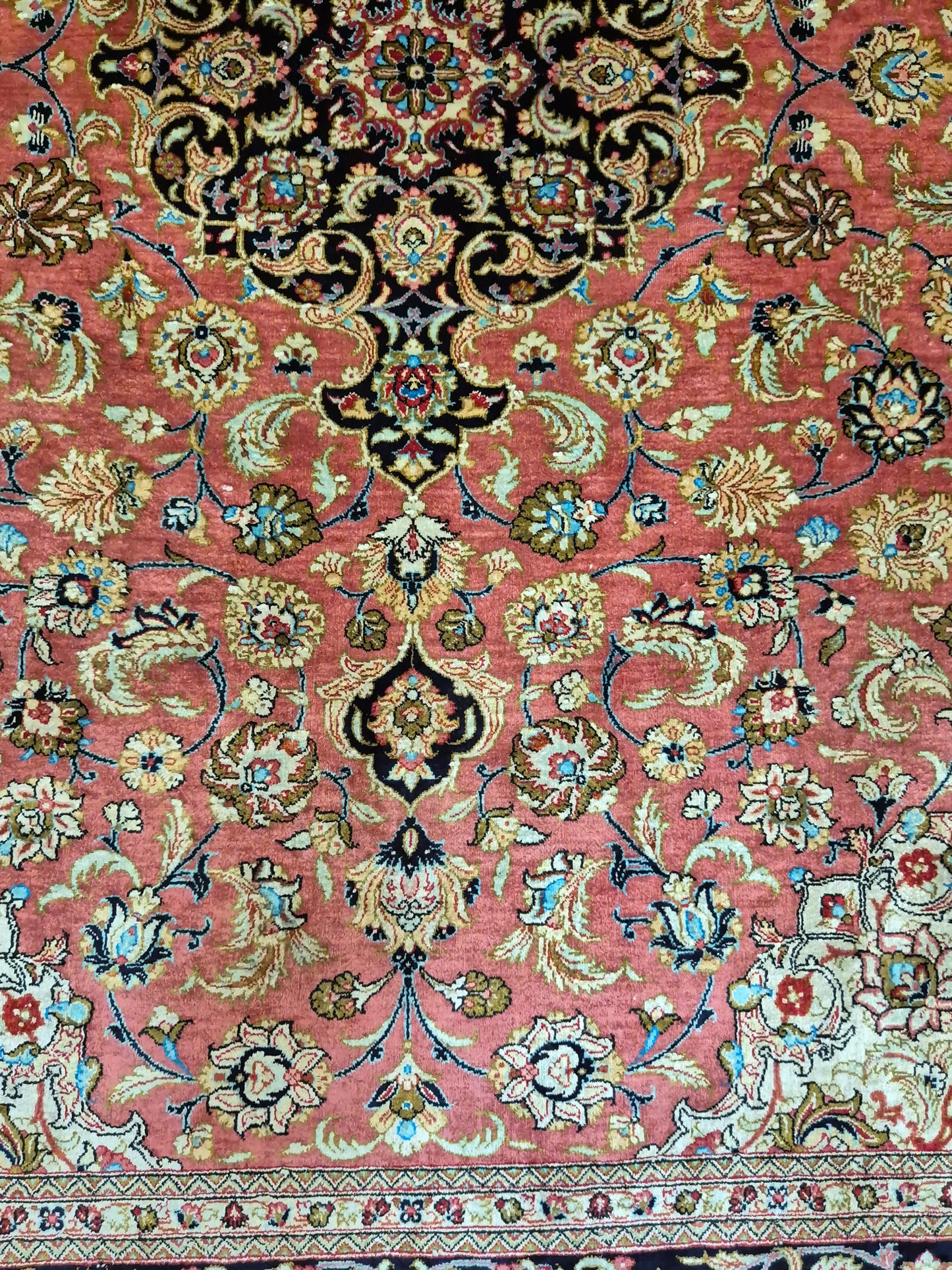 Ghom Teppich Seide auf Seide signiert floral fein