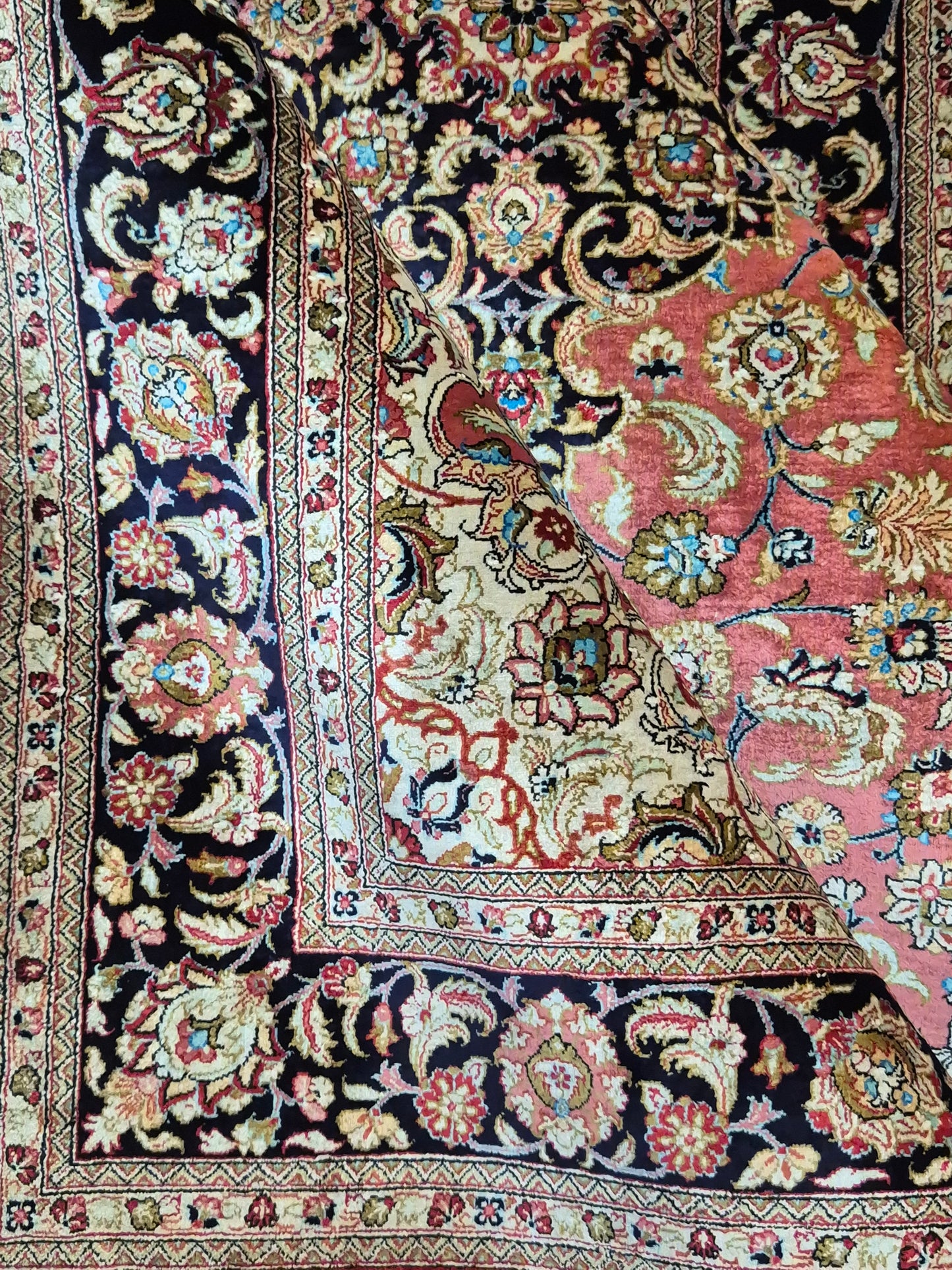 Ghom Teppich Seide auf Seide signiert floral fein