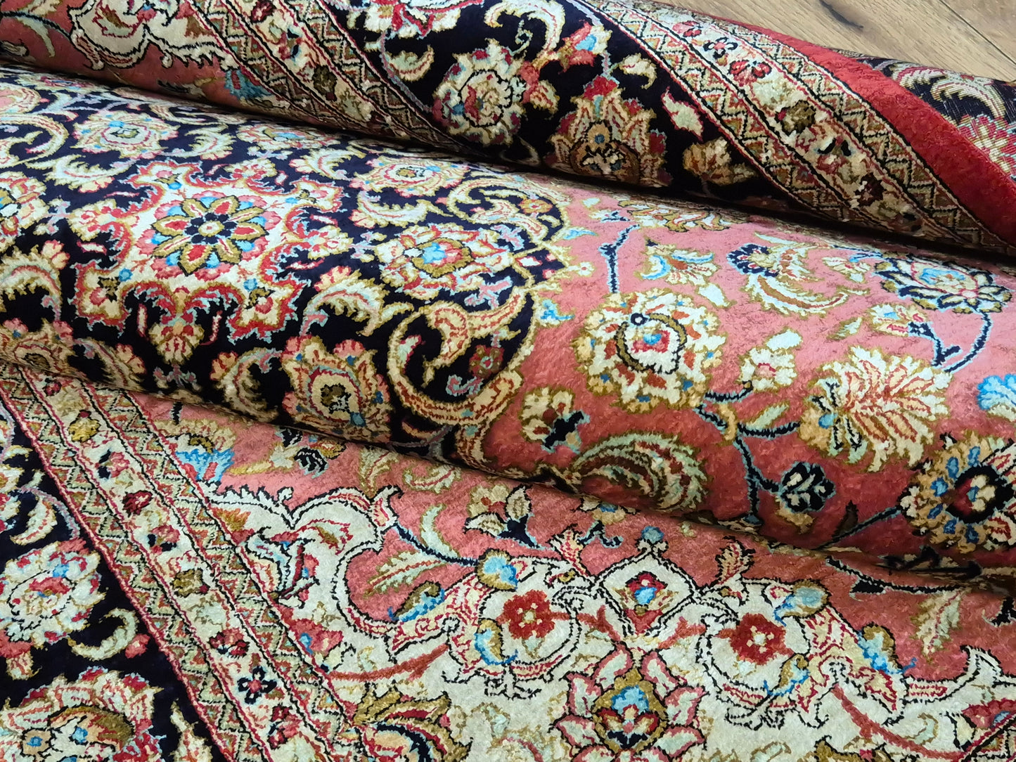 Ghom Teppich Seide auf Seide signiert floral fein