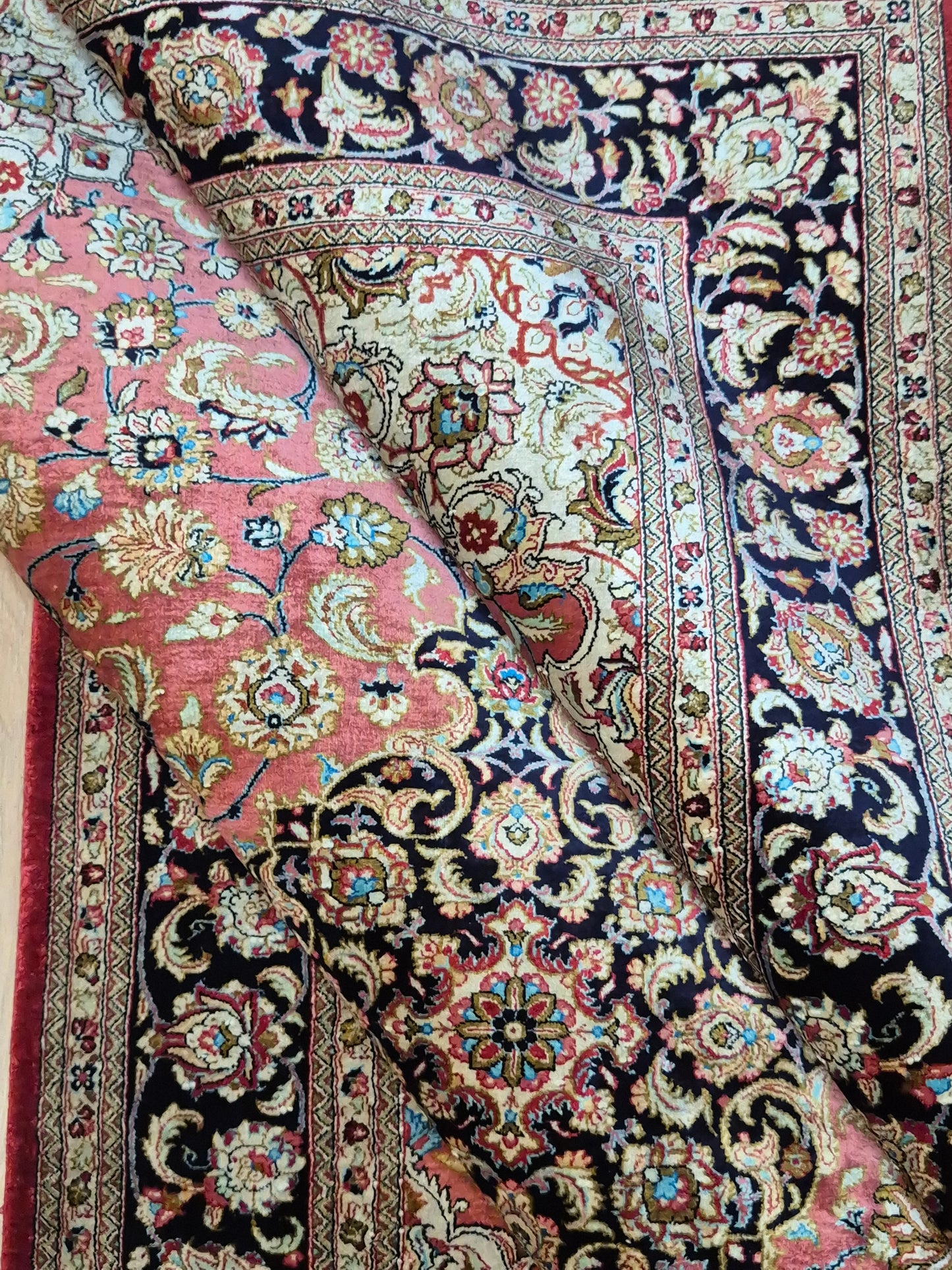 Ghom Teppich Seide auf Seide signiert floral fein