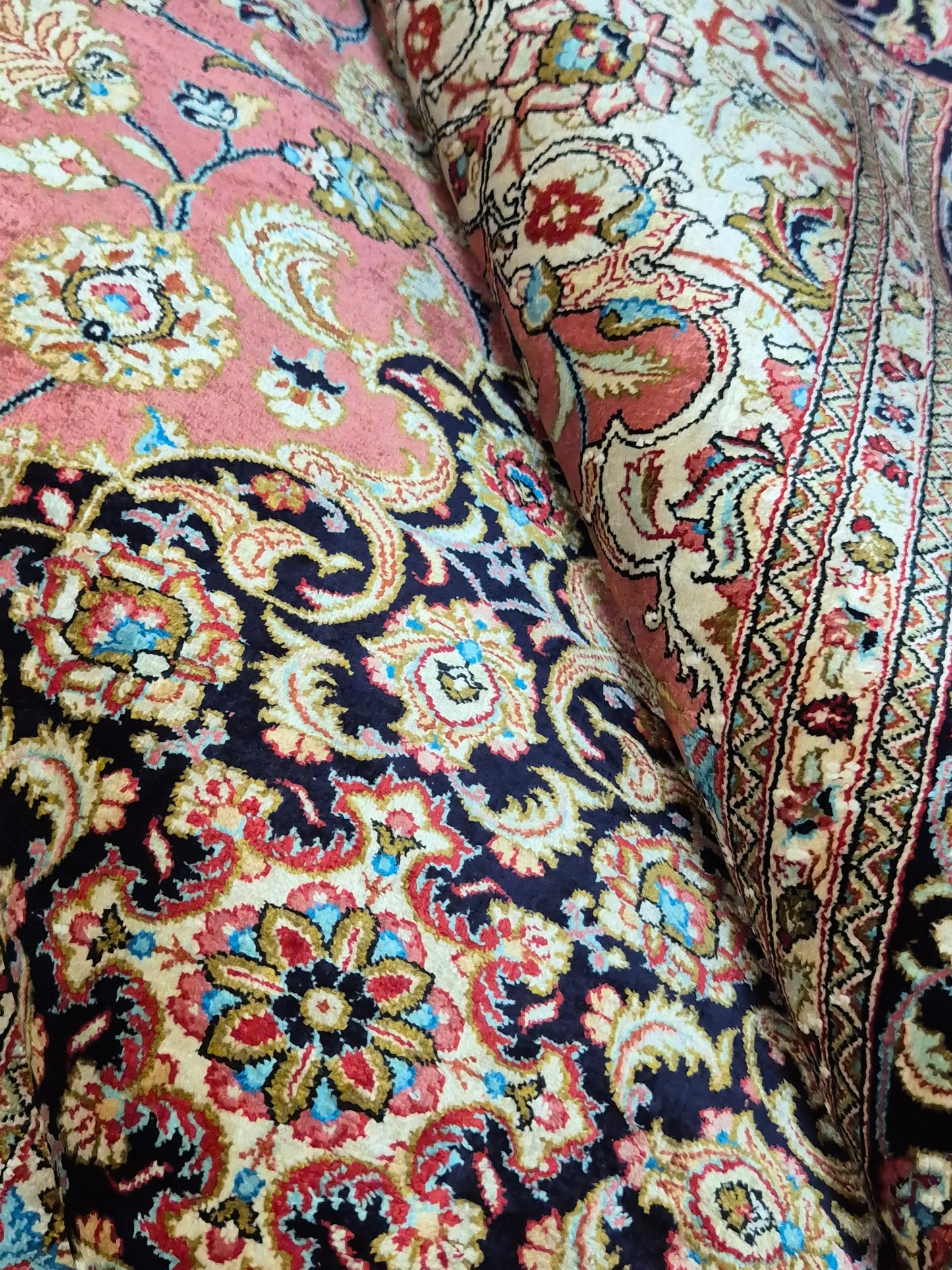 Ghom Teppich Seide auf Seide signiert floral fein