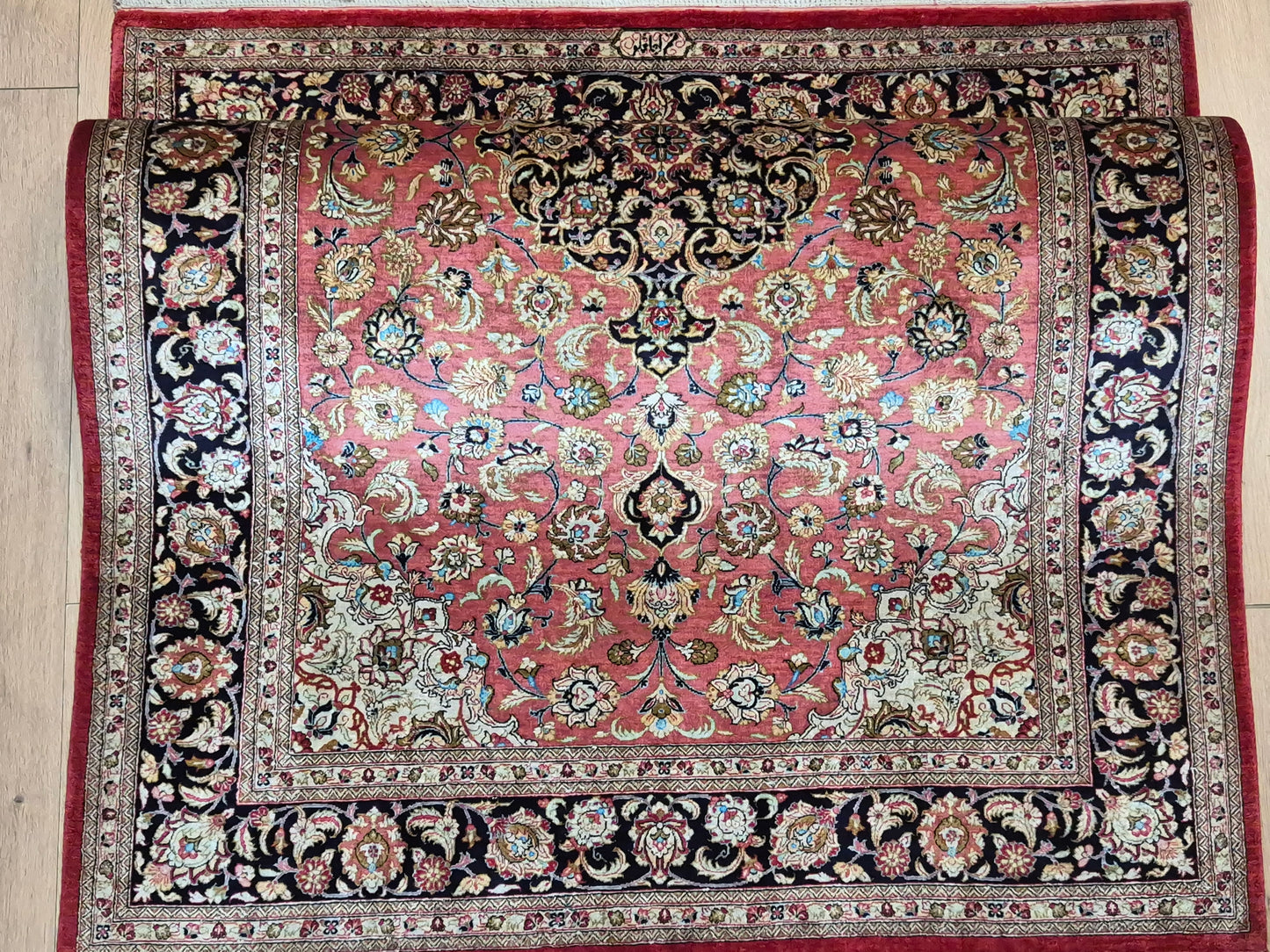 Ghom Teppich Seide auf Seide signiert floral fein