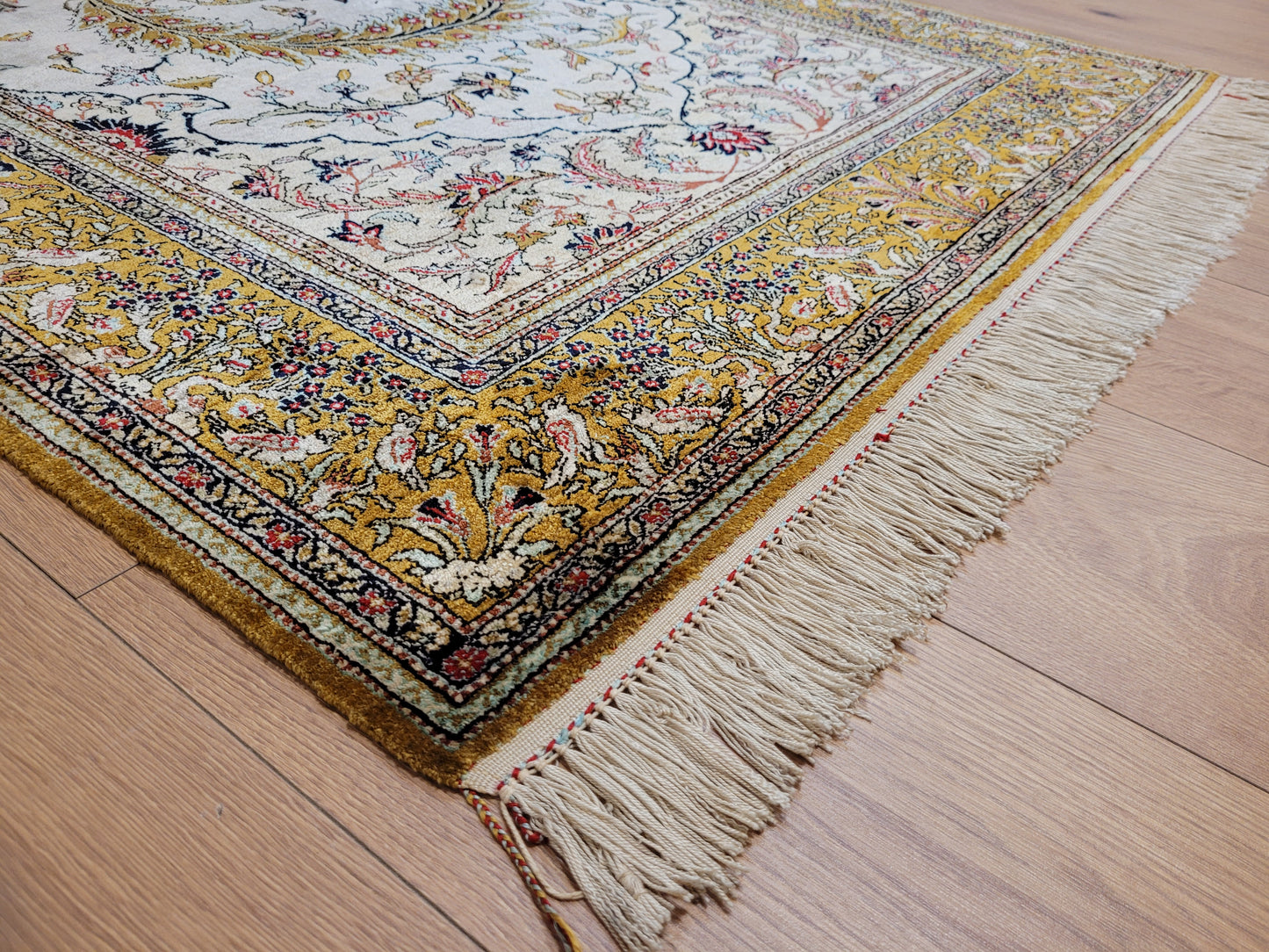 Ghom Seidenteppich Seide auf Seide Vogelmotiv feine Knüpfung