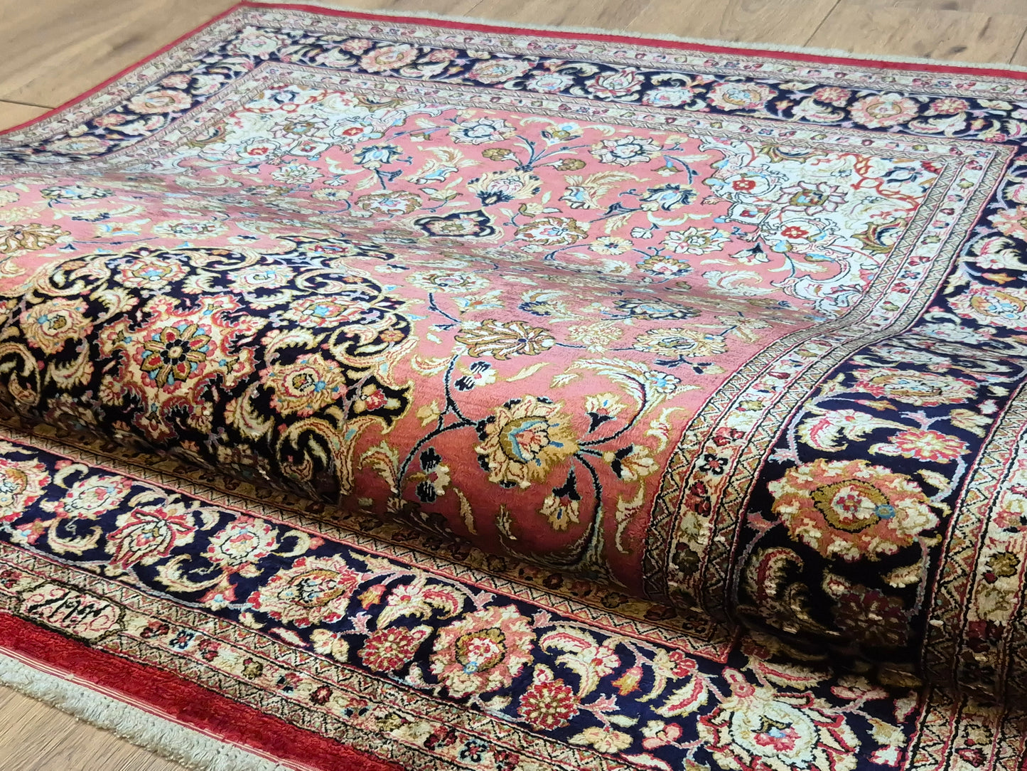 Ghom Teppich Seide auf Seide signiert floral fein