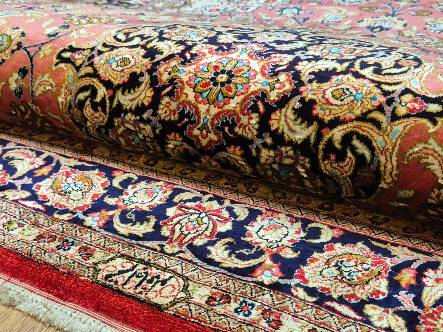 Ghom Teppich Seide auf Seide signiert floral fein