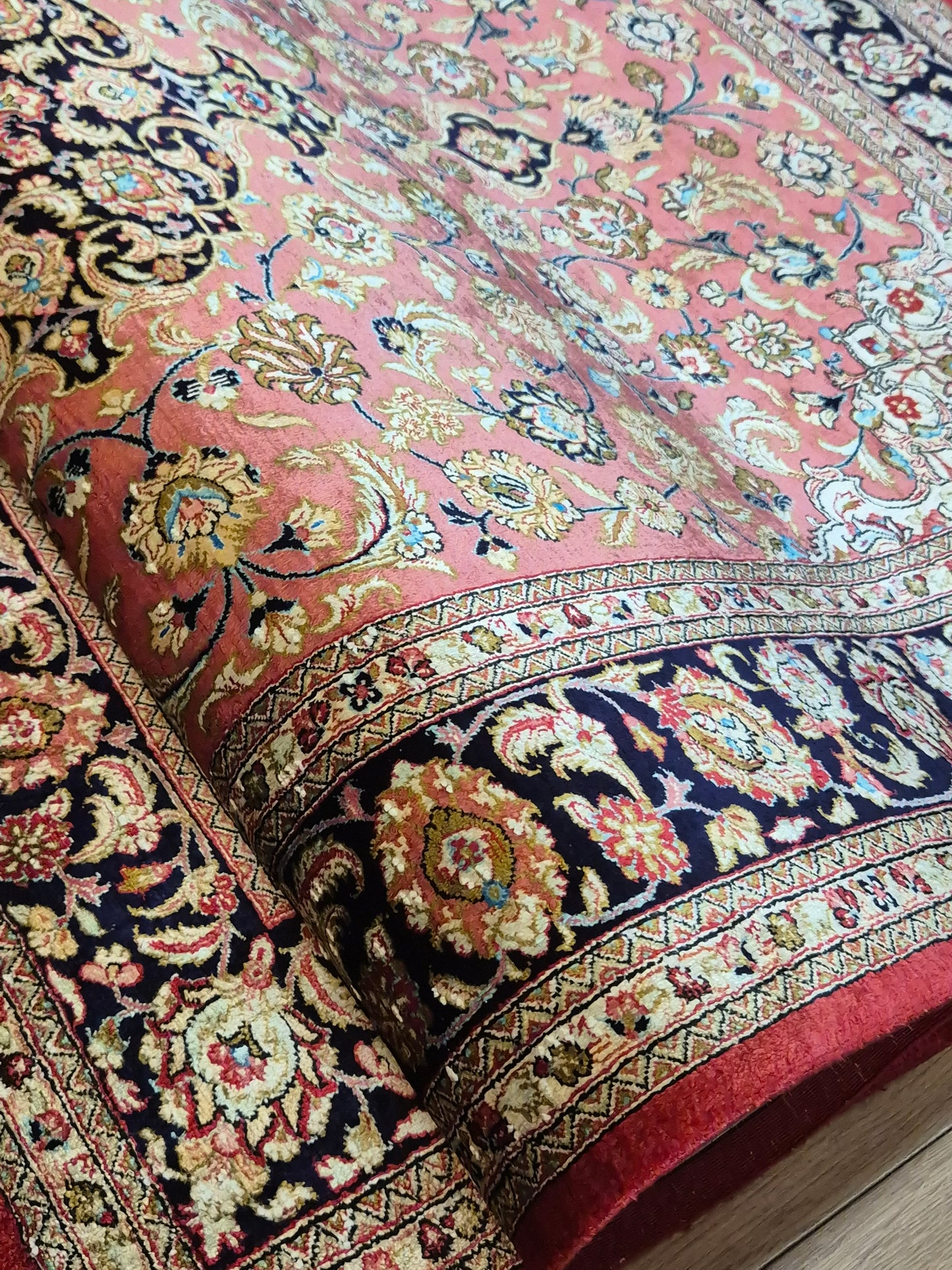 Ghom Teppich Seide auf Seide signiert floral fein