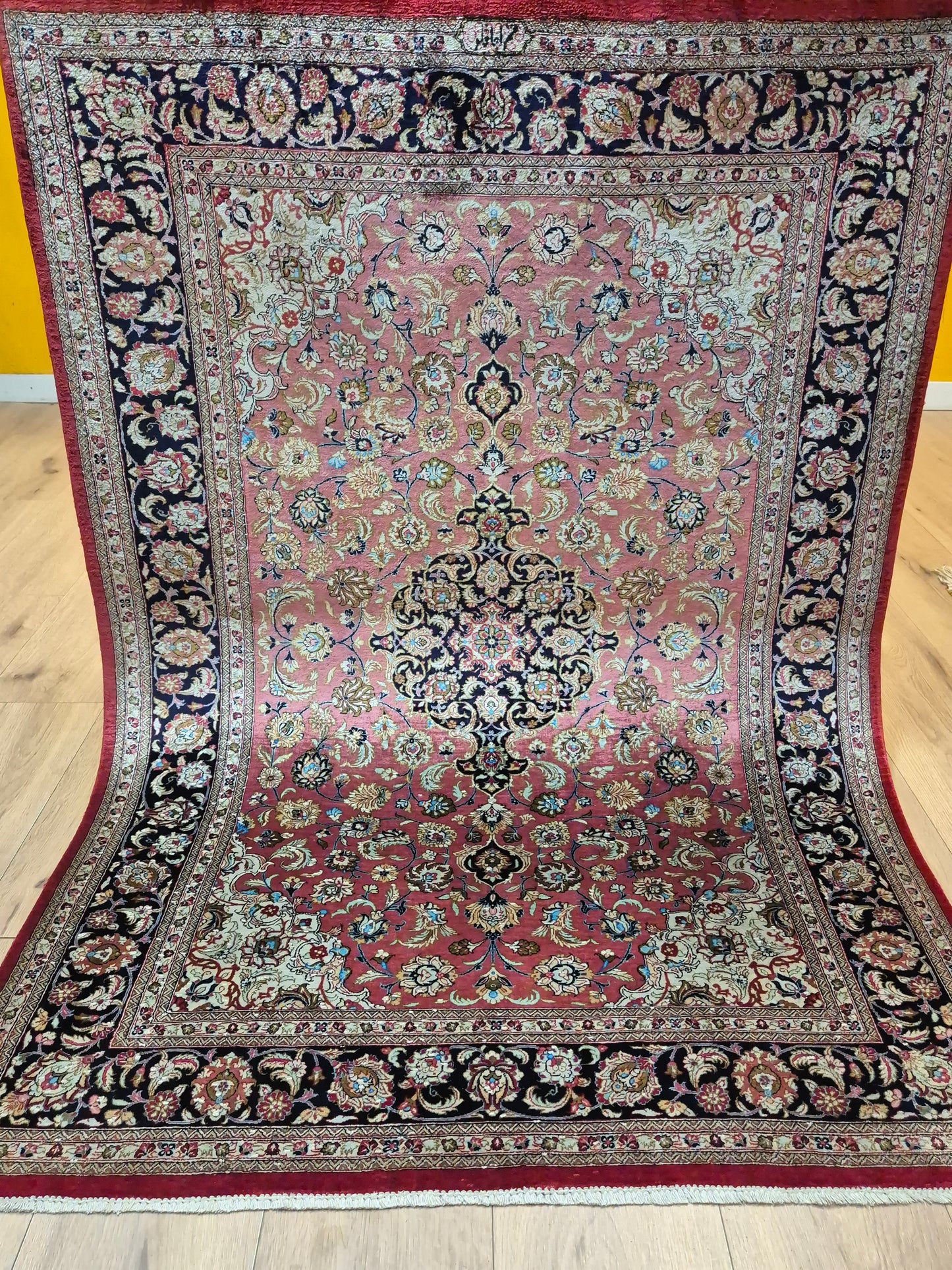 Ghom Teppich Seide auf Seide signiert floral fein