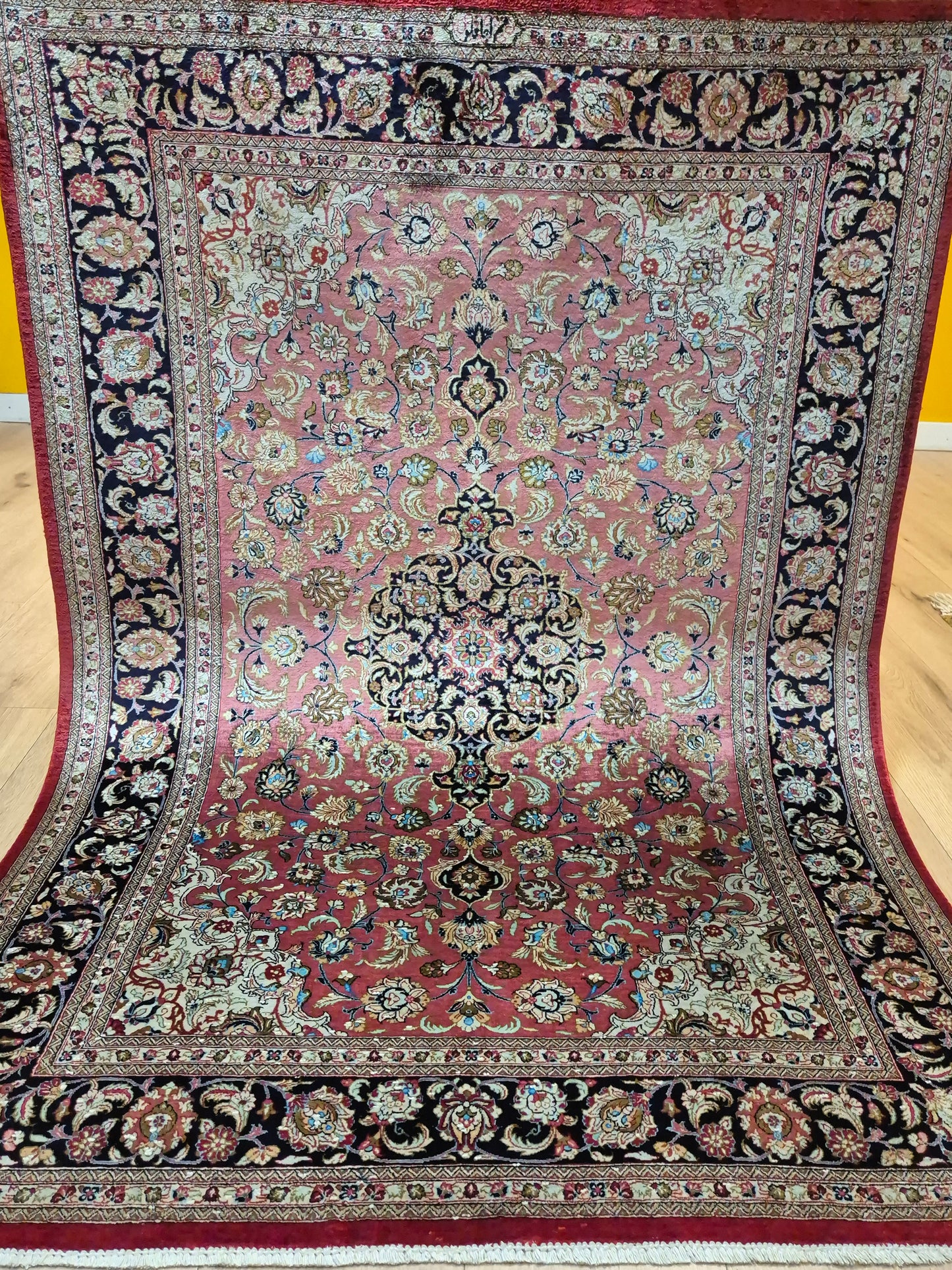 Ghom Teppich Seide auf Seide signiert floral fein