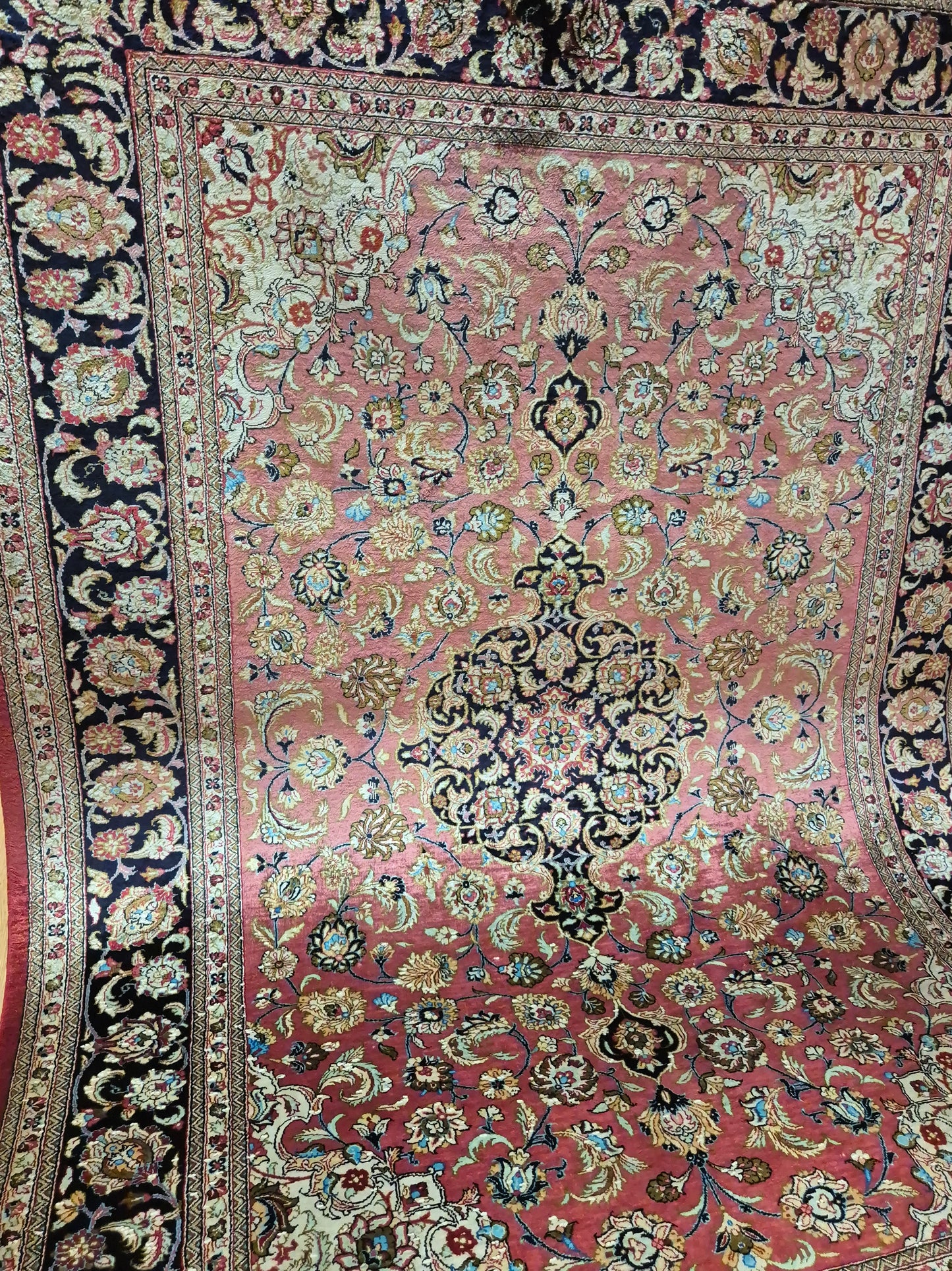 Ghom Teppich Seide auf Seide signiert floral fein