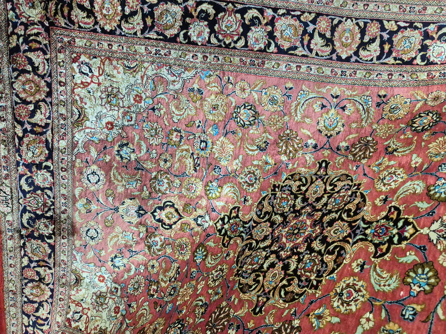 Ghom Teppich Seide auf Seide signiert floral fein