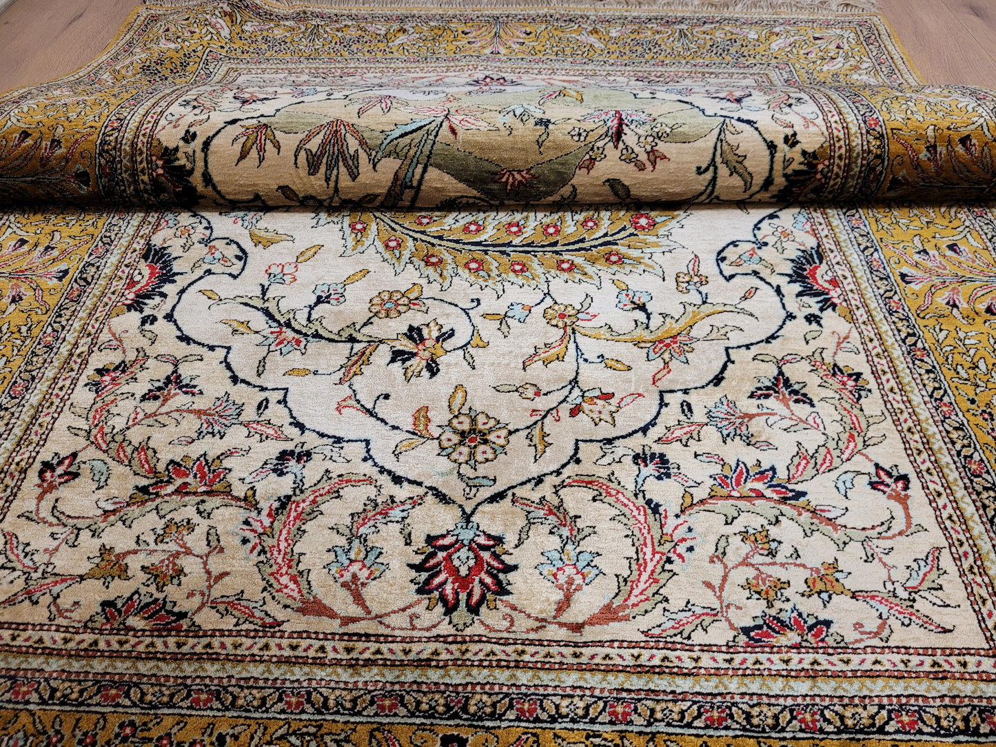 Ghom Seidenteppich Seide auf Seide Vogelmotiv feine Knüpfung