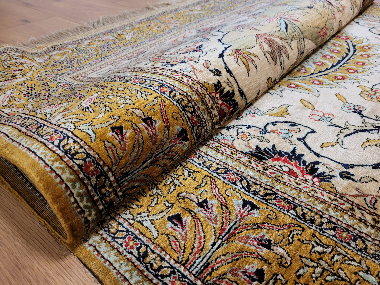 Ghom Seidenteppich Seide auf Seide Vogelmotiv feine Knüpfung