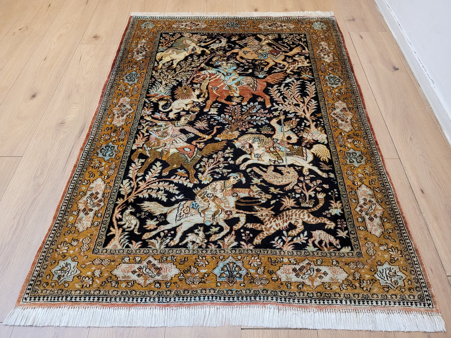 Ghom Seidenteppich Seide feine Knüpfung Jagdszene