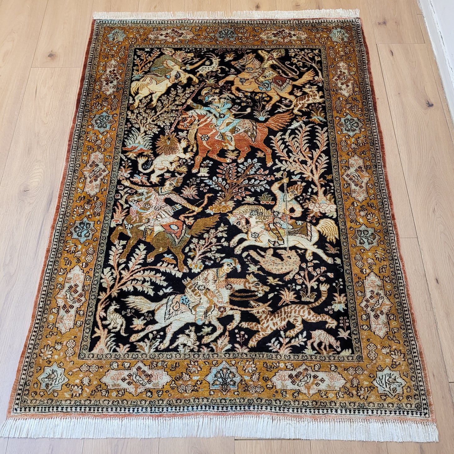 Ghom Seidenteppich Seide feine Knüpfung Jagdszene