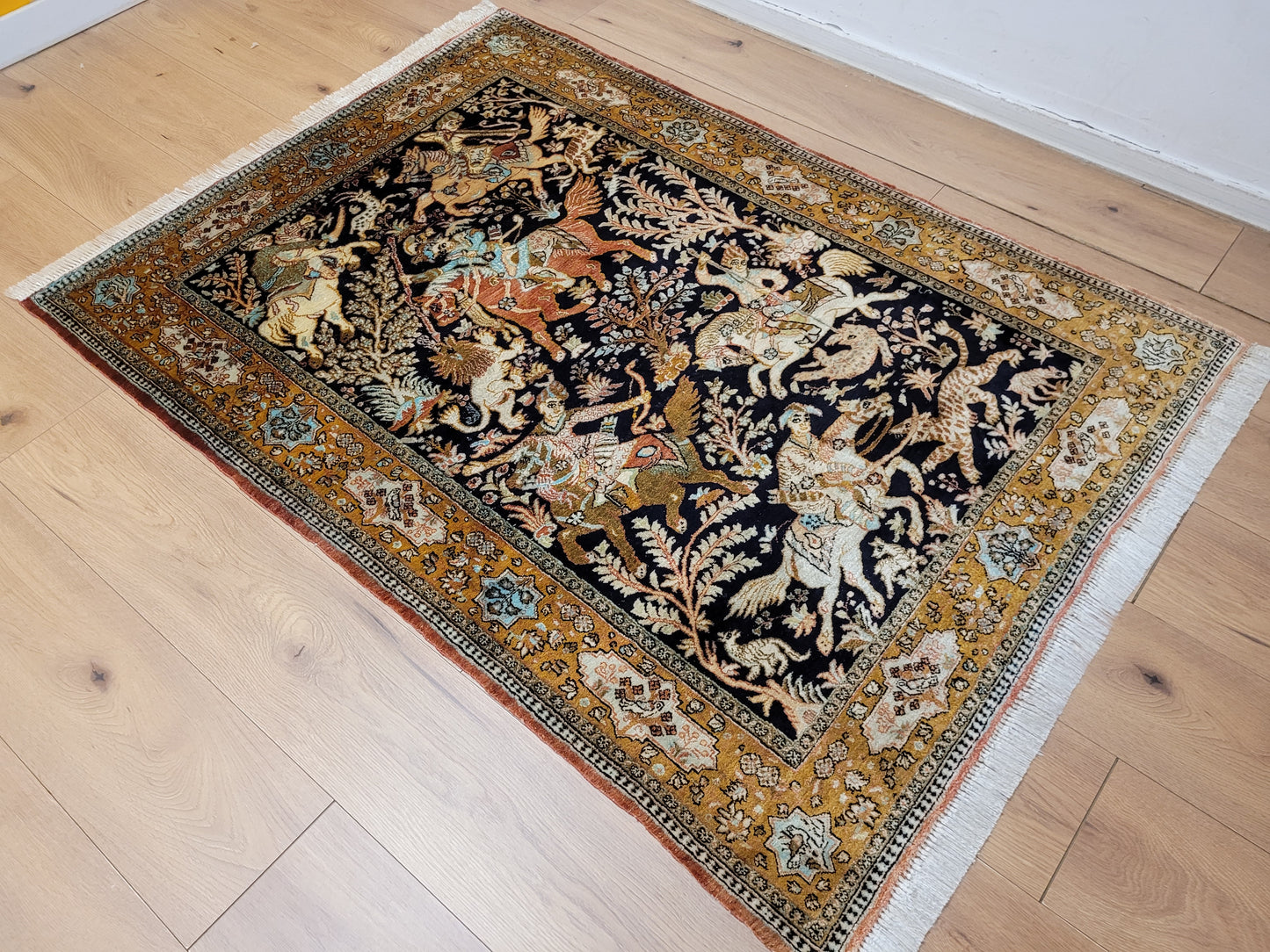 Ghom Seidenteppich Seide feine Knüpfung Jagdszene