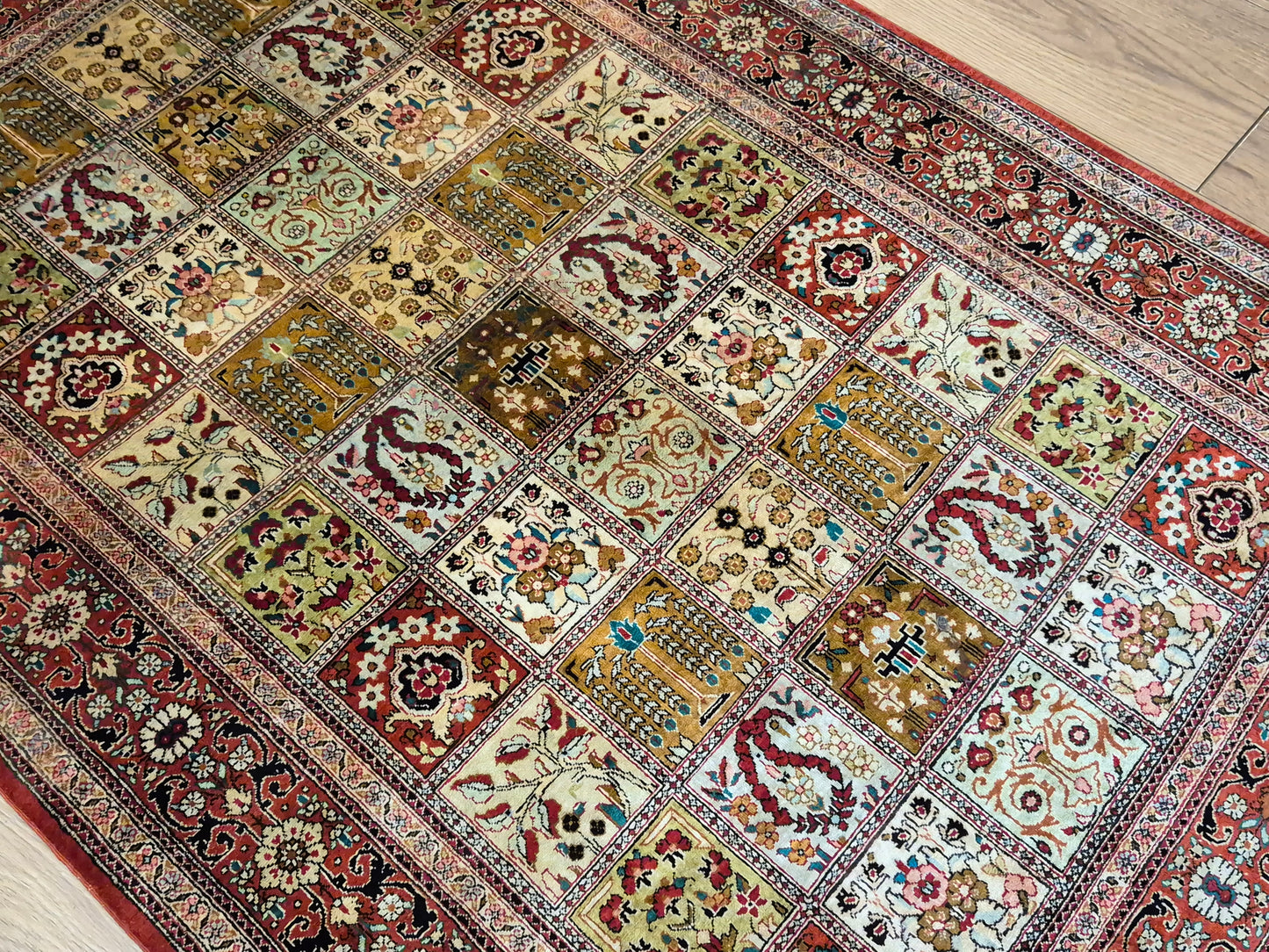 Ghom Teppich Seide auf Seide fein Gartenmuster