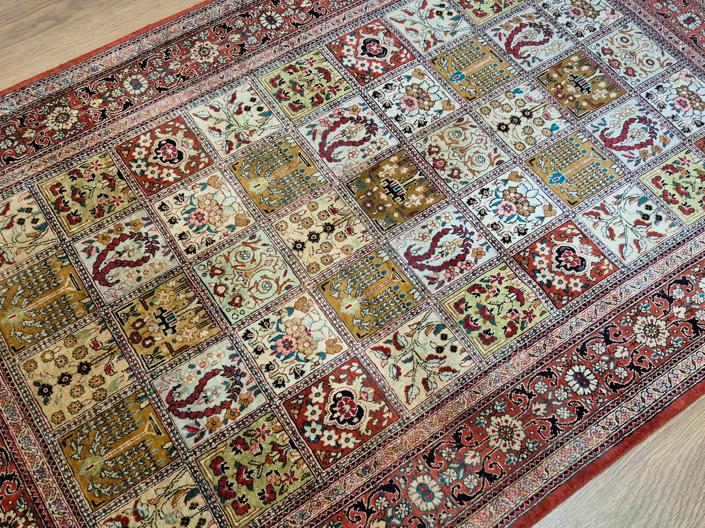 Ghom Teppich Seide auf Seide fein Gartenmuster