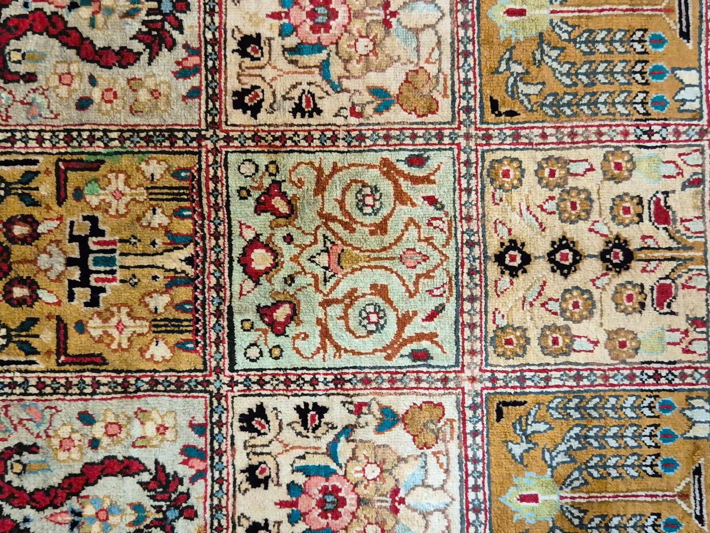 Ghom Teppich Seide auf Seide fein Gartenmuster