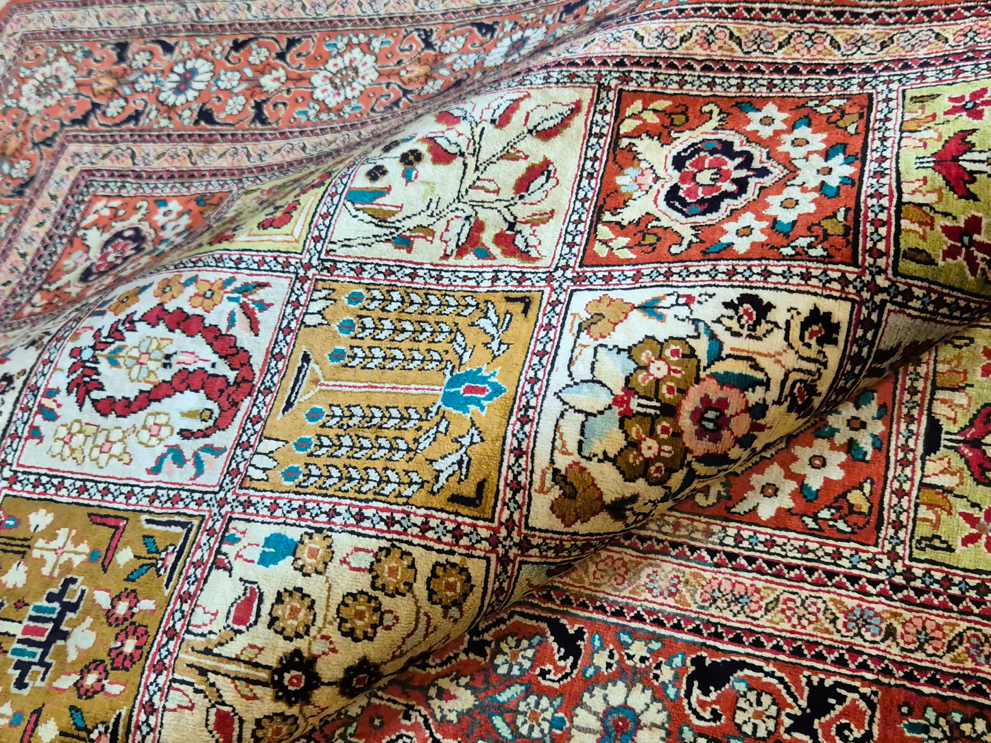 Ghom Teppich Seide auf Seide fein Gartenmuster